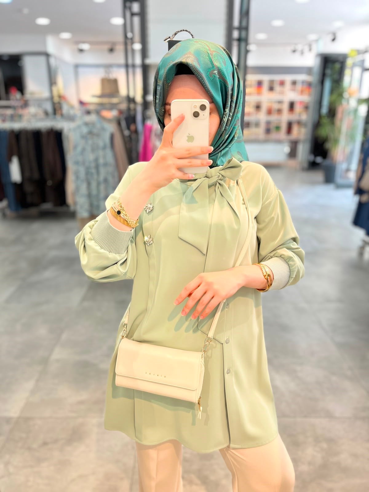 Alesya Yaka Fular Detaylı Taşlı Tunik - Mint