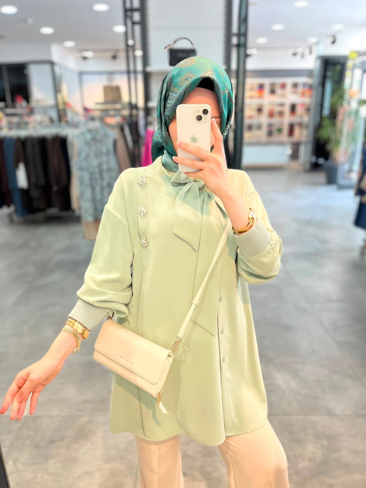 Alesya Yaka Fular Detaylı Taşlı Tunik - Mint