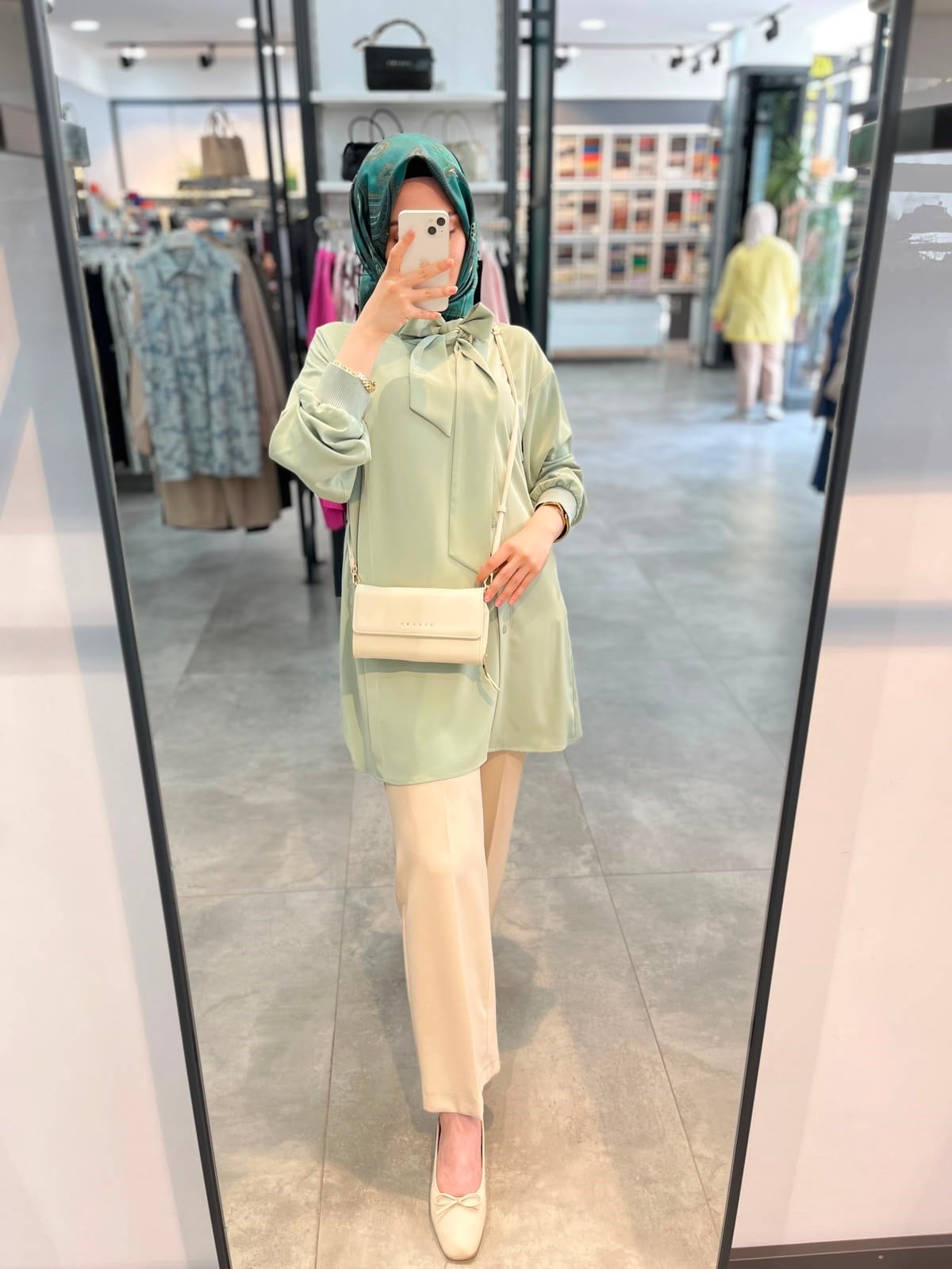 Alesya Yaka Fular Detaylı Taşlı Tunik - Mint