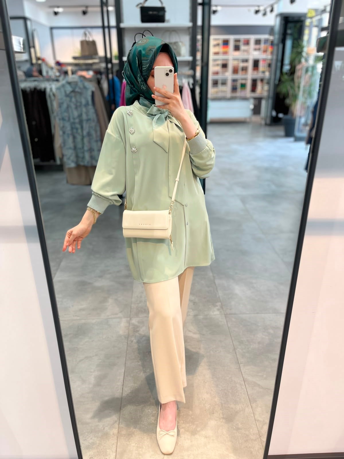 Alesya Yaka Fular Detaylı Taşlı Tunik - Mint