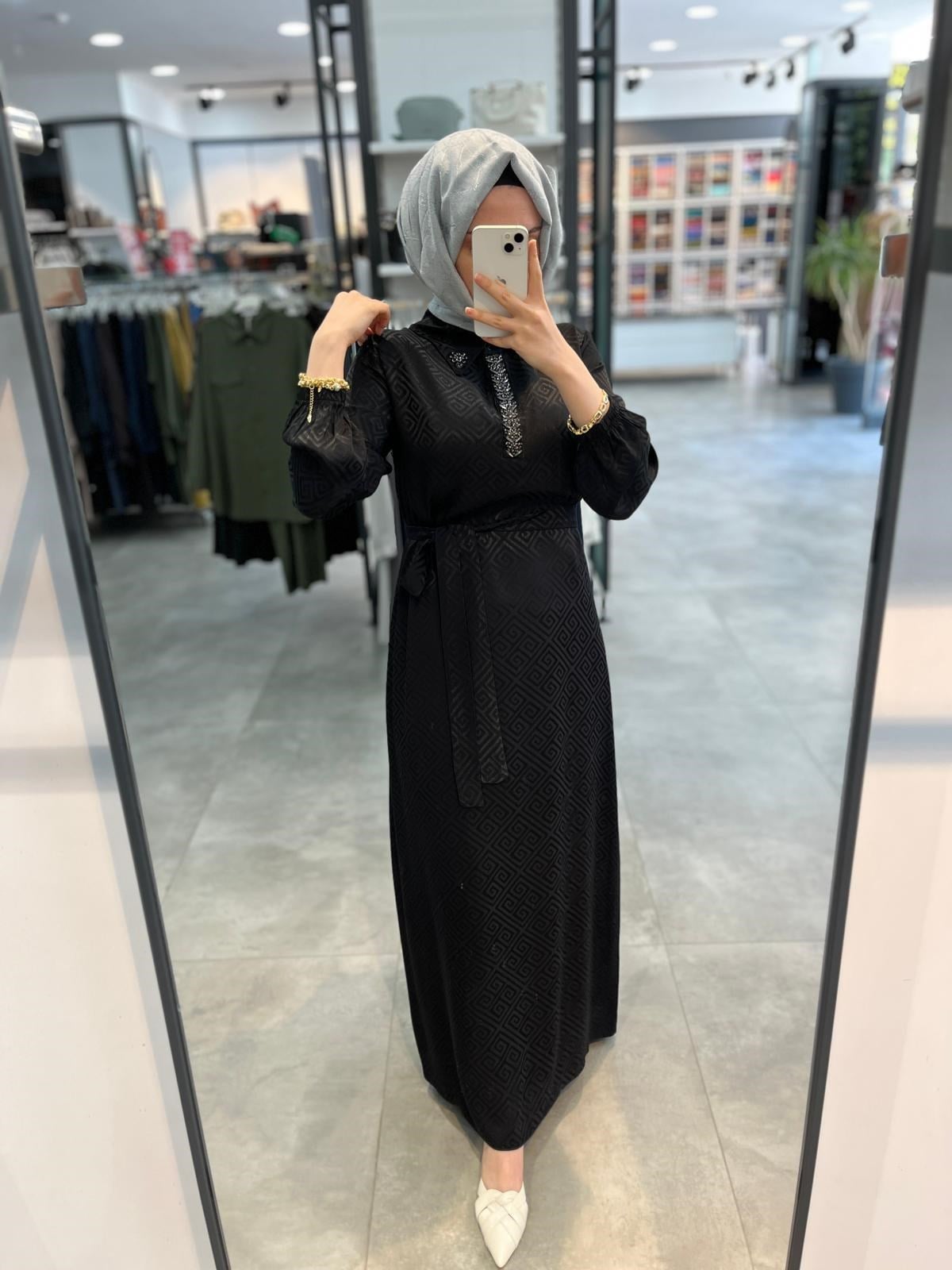 Alesya Yakası Taş Detaylı Jakar Elbise - Siyah