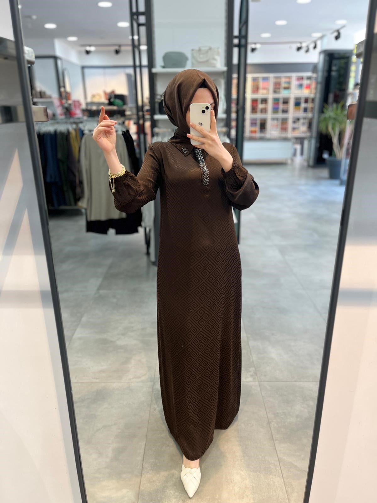 Alesya Yakası Taş Detaylı Jakar Elbise - Kahve