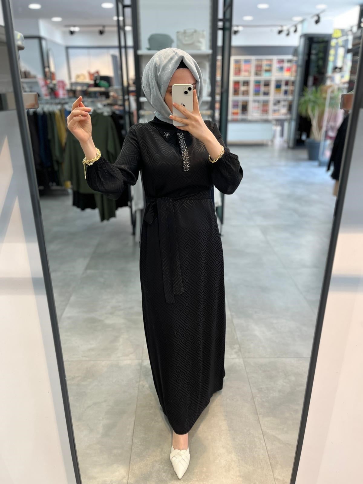 Alesya Yakası Taş Detaylı Jakar Elbise - Siyah