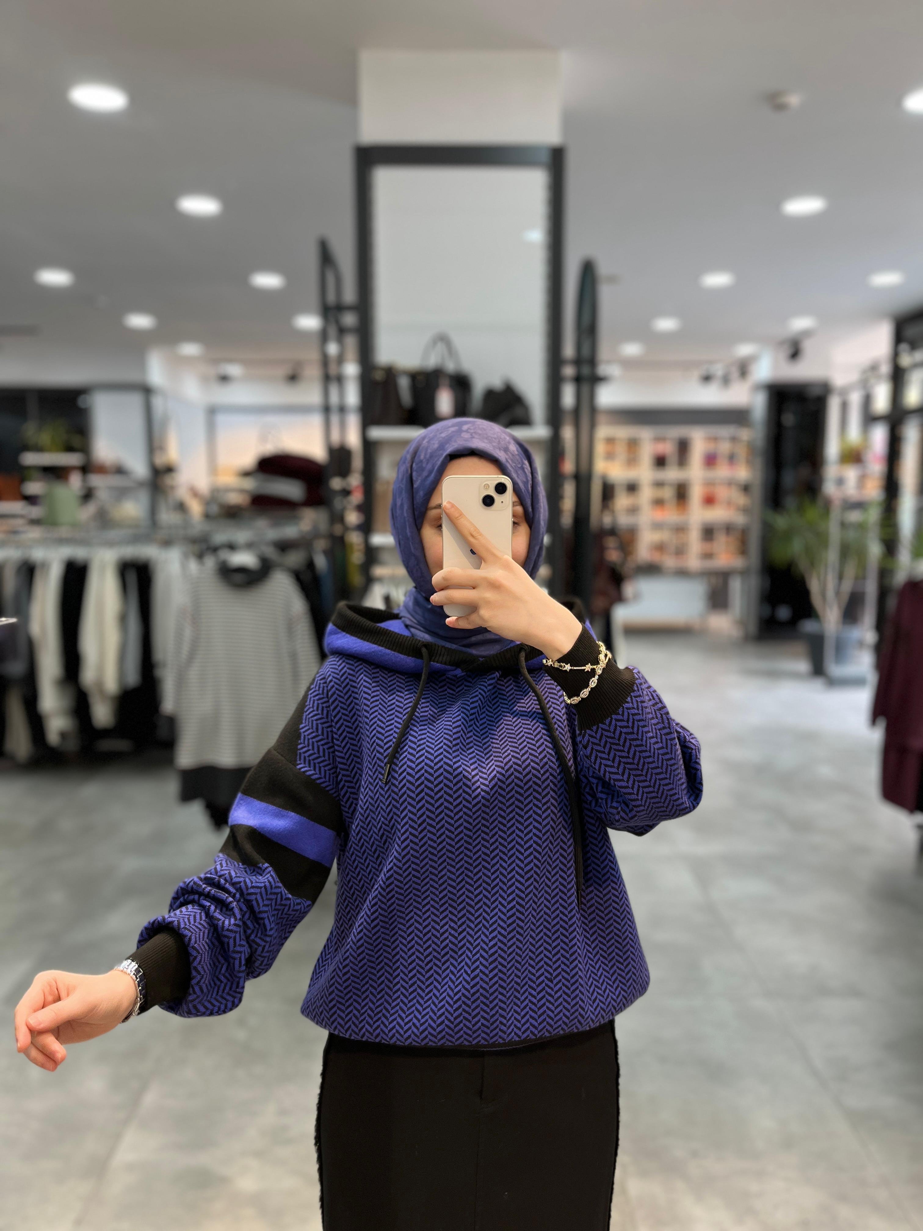 Desenli Kapüşonlu Kazak - Saks