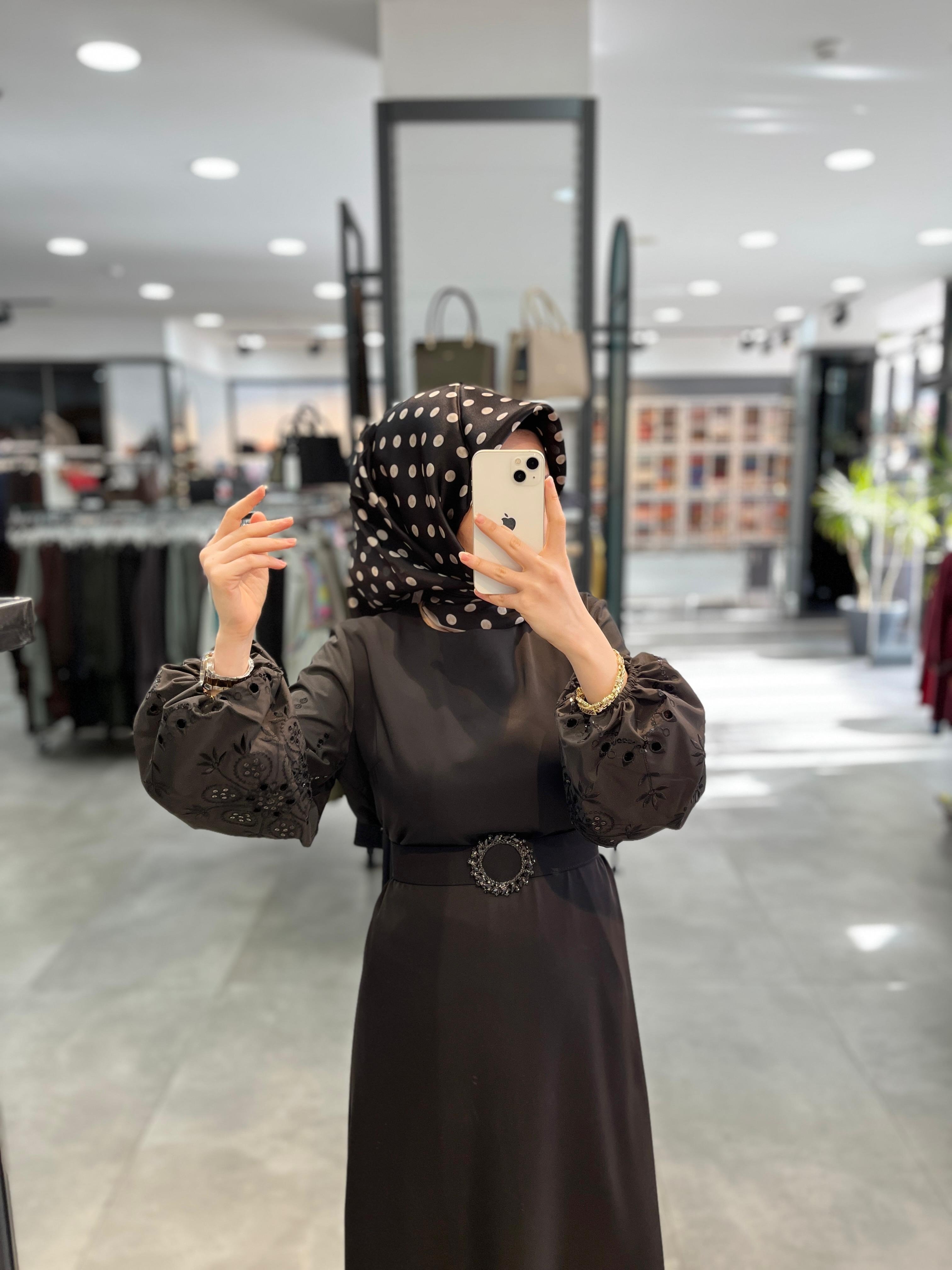 Fuat Gürşen Kolları Brode Nakışlı Elbise - Siyah