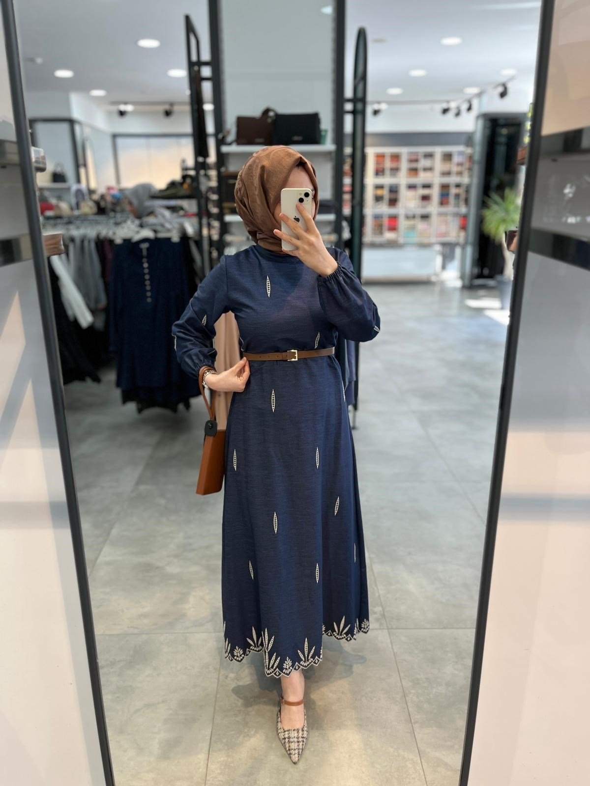Nihan Brode Detaylı Kemerli Elbise - İndigo