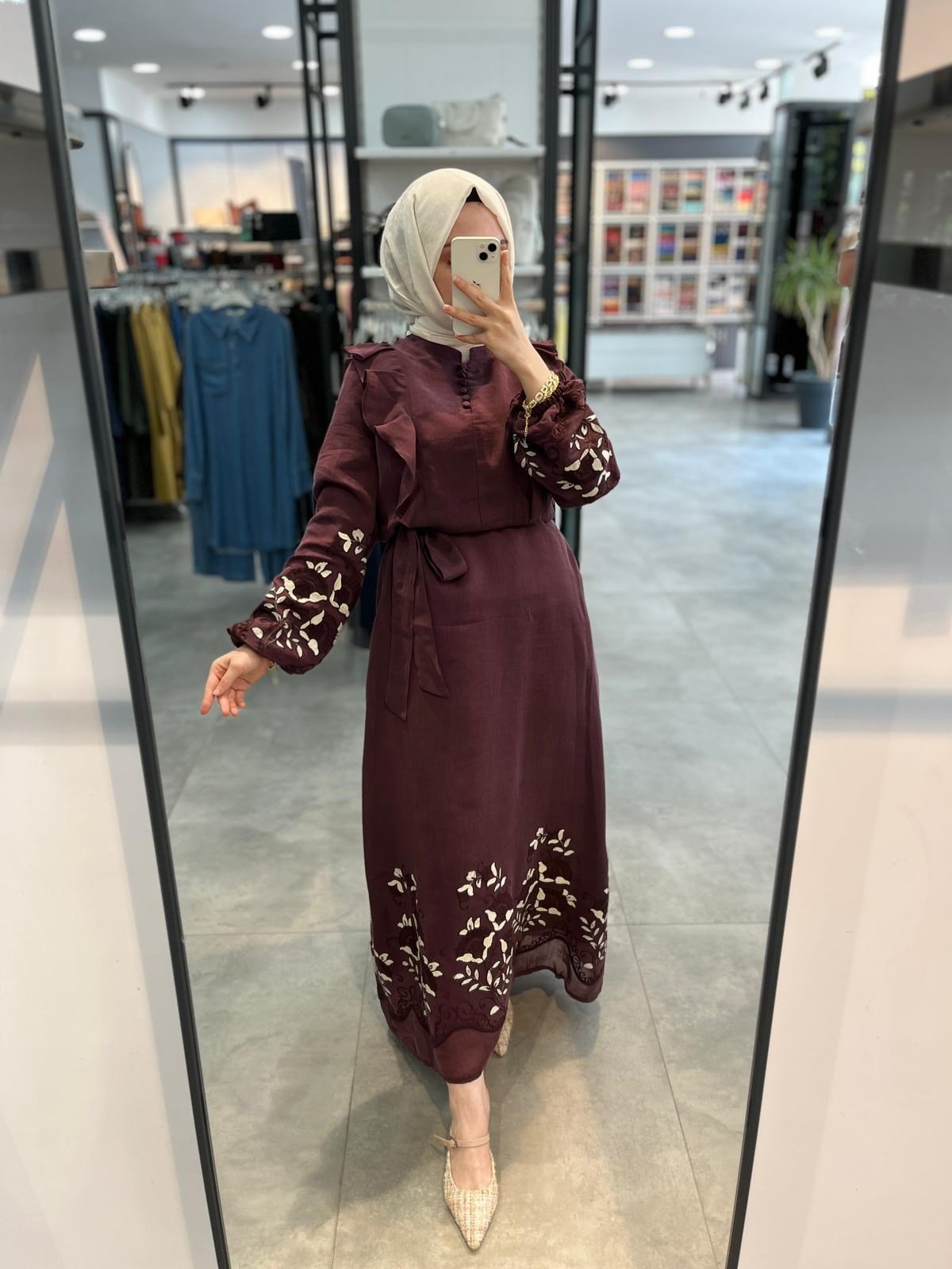 Nuss Kolu Eteği Nakışlı Elbise - Bordo