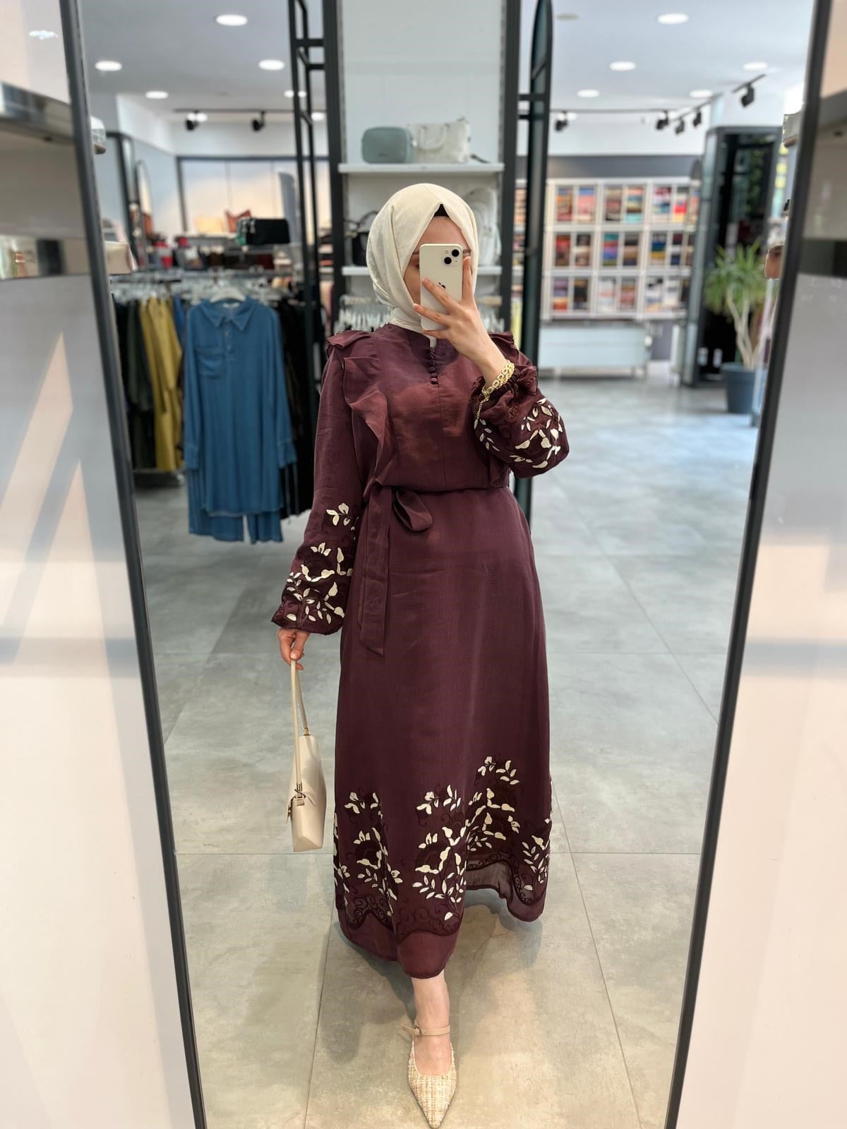 Nuss Kolu Eteği Nakışlı Elbise - Bordo