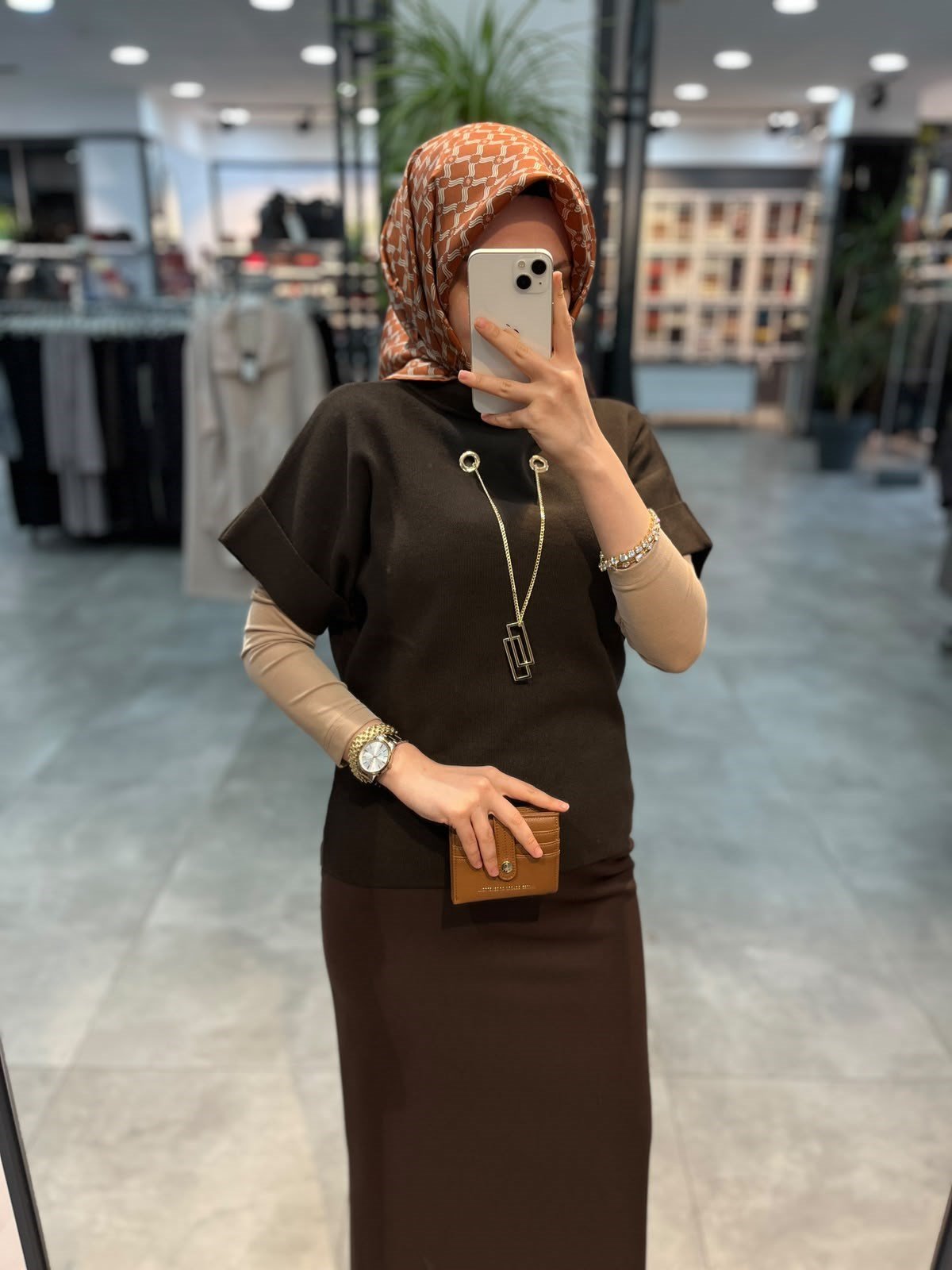 On Triko Dik Yaka Kısa Kol Kolyeli  Kazak - Kahve