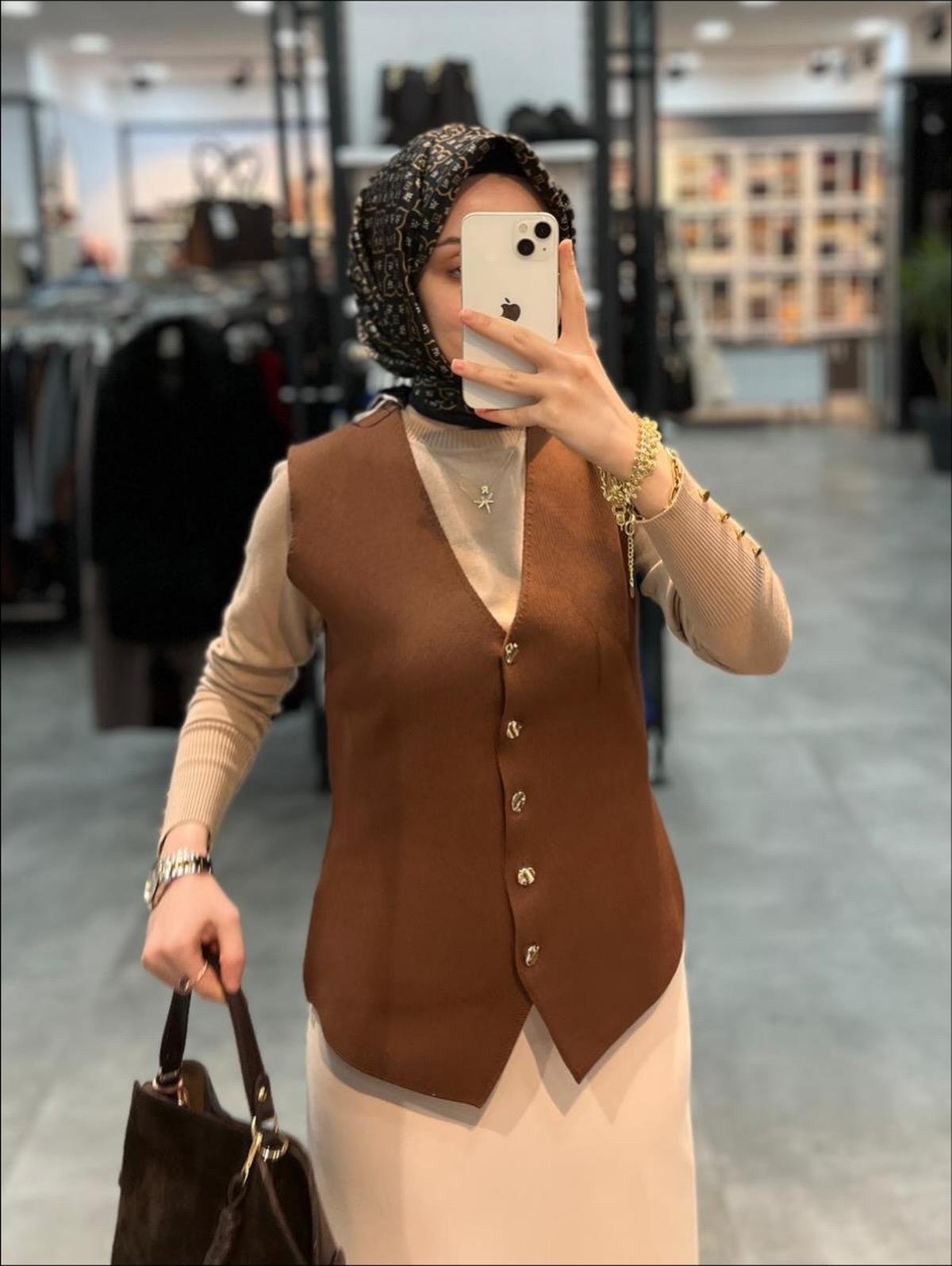 On Triko Düğmeli V Yaka Yelek - Kahve