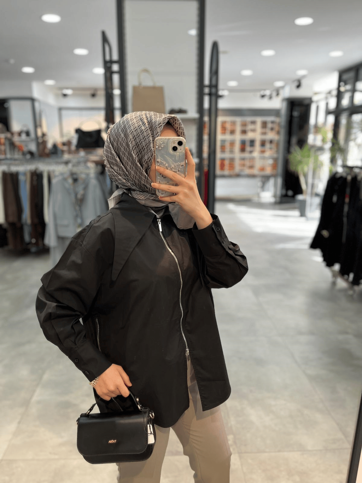On Triko Fermuar Detaylı Yakalı Gömlek - Siyah