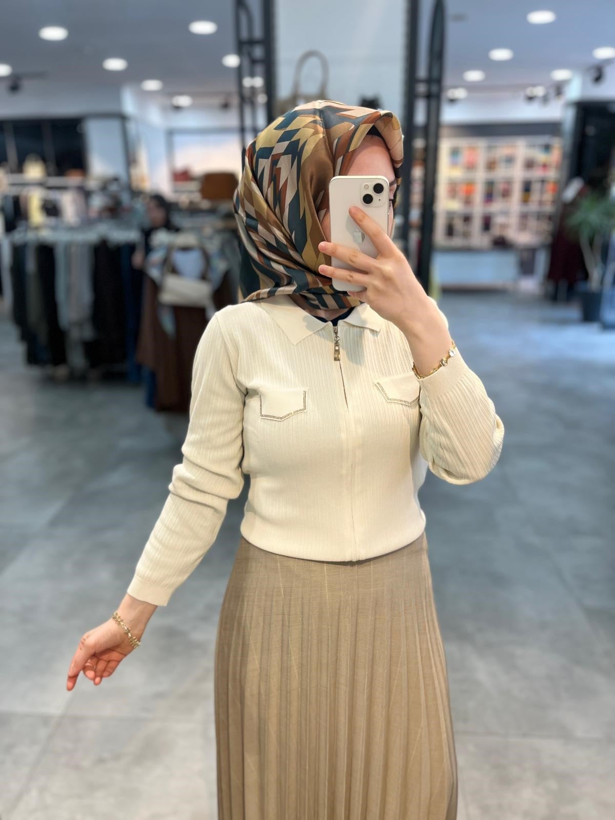On Triko Fermuarlı Cep Kapaklı Hırka - Ekru