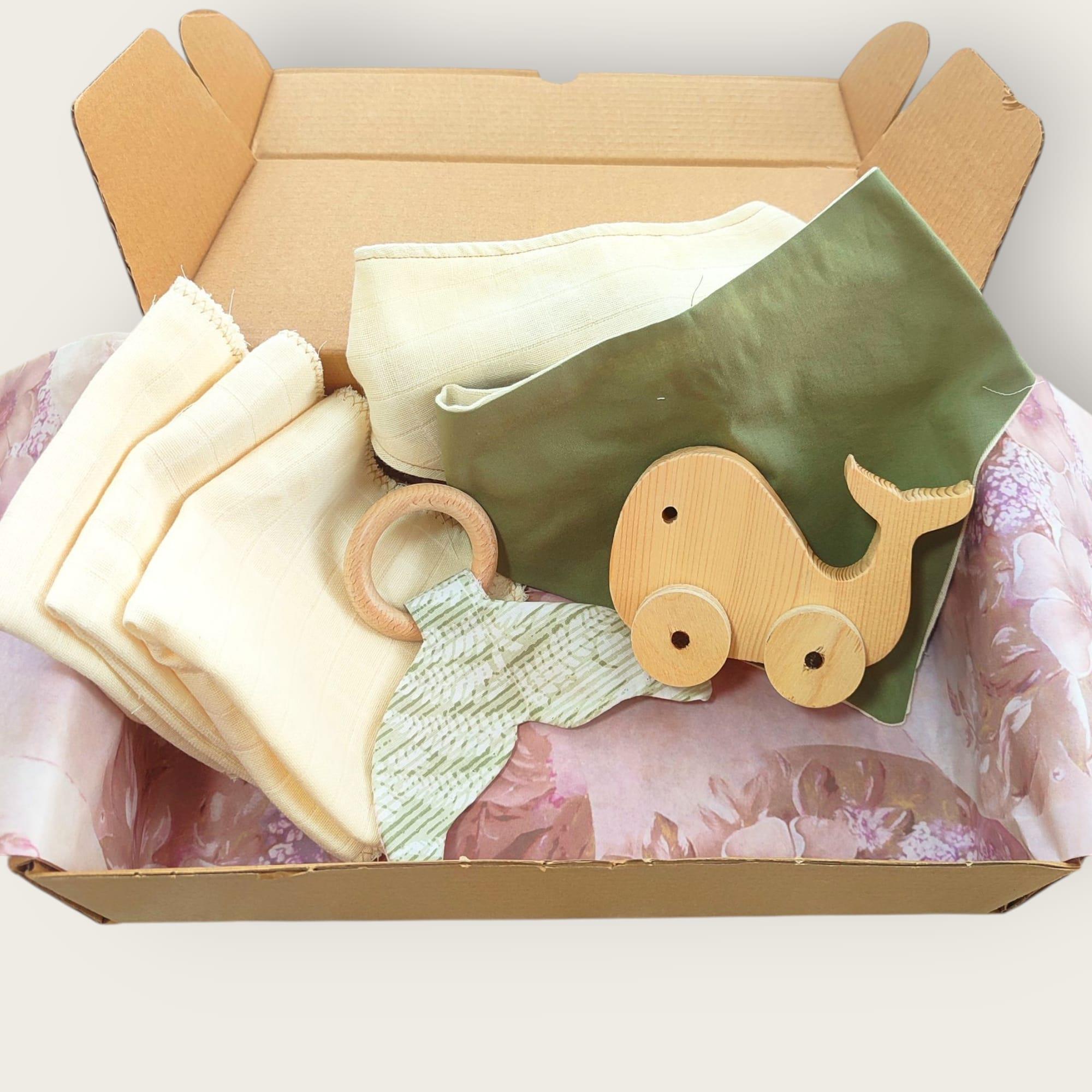 Bebek hediyelik, önlük, mendil, diş kaşıyıcı, ahşap tekerlekli balina set