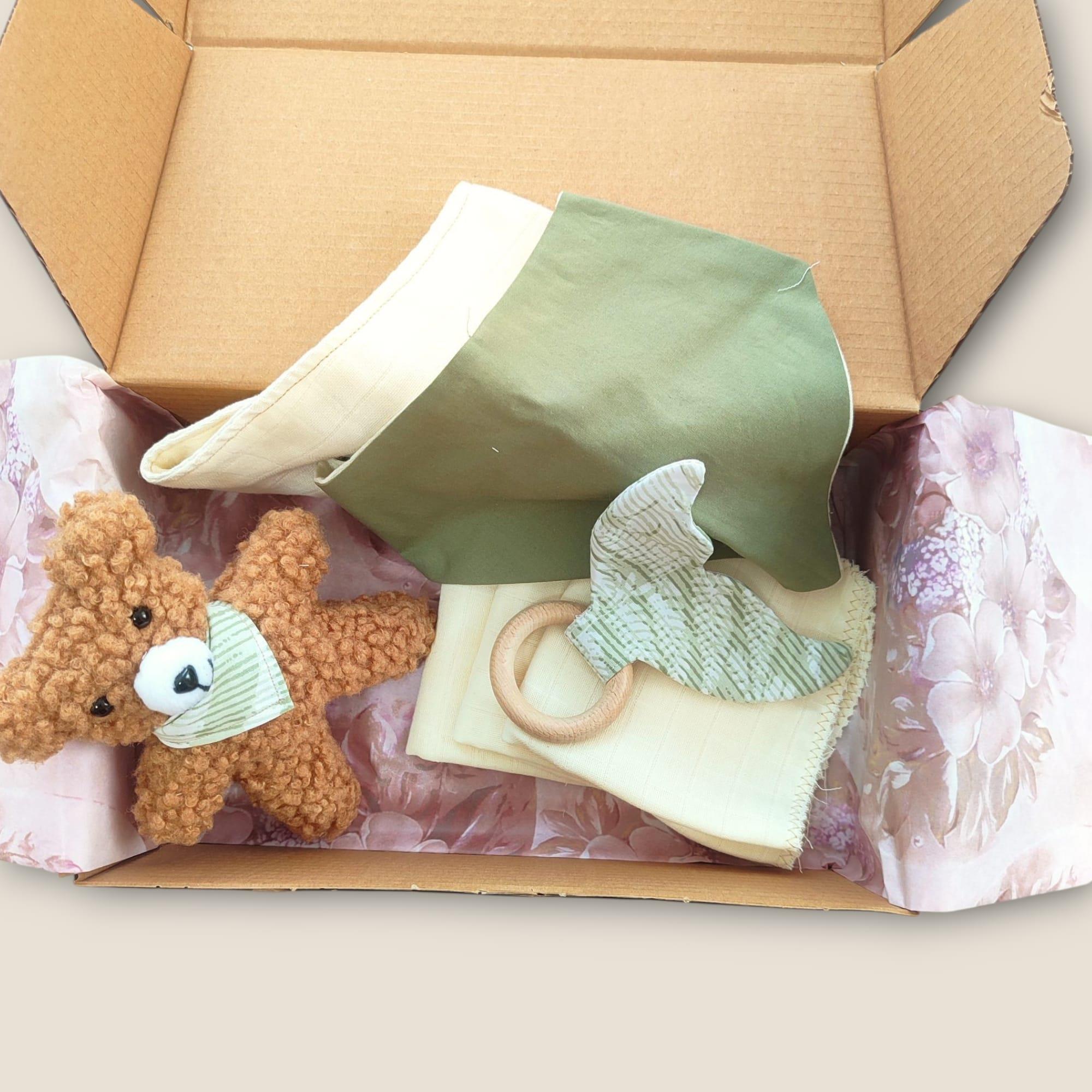 Bebek hediyelik, önlük, mendil, diş kaşıyıcı, ayı arkadaşım set