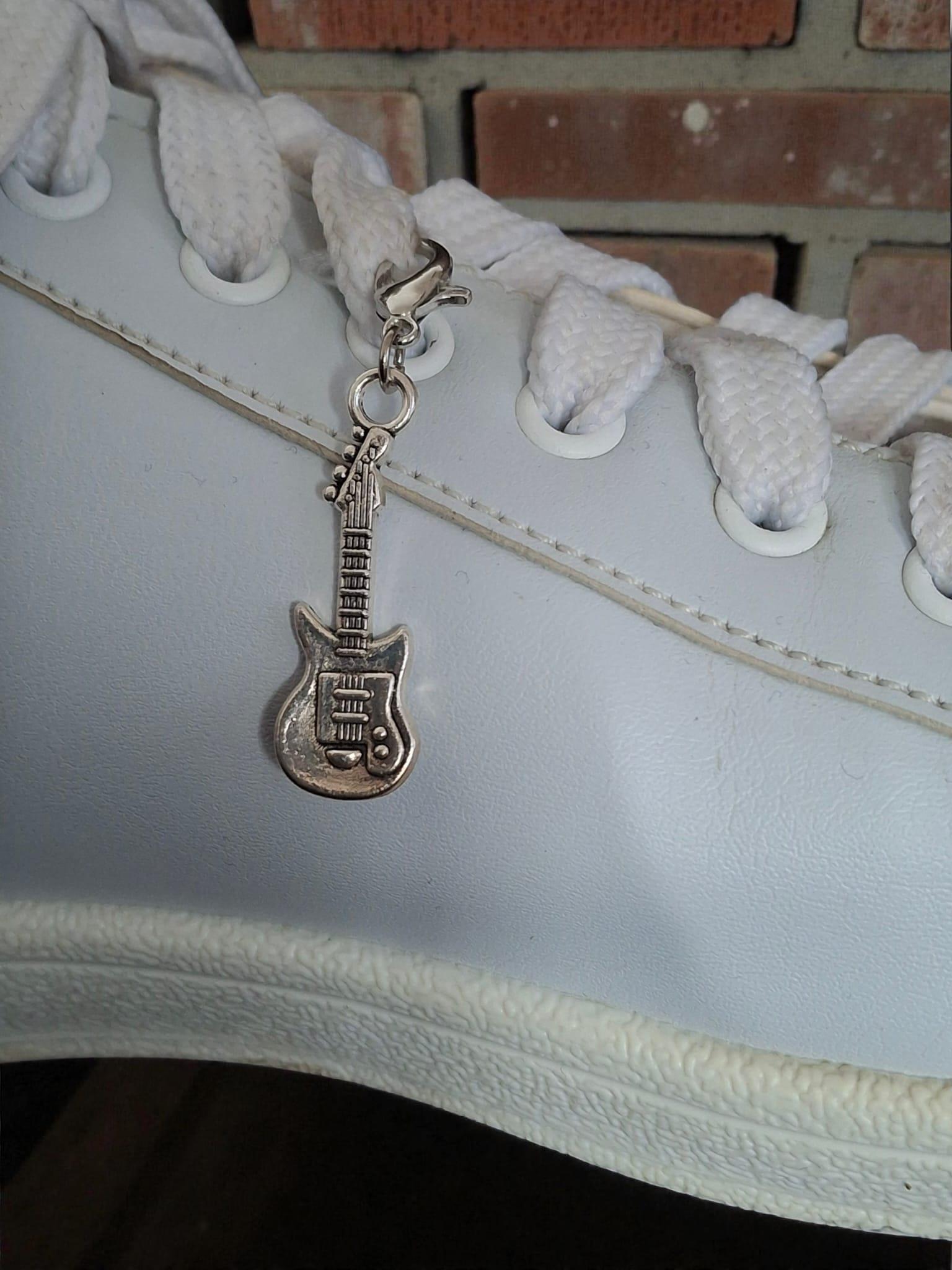 Gümüş Renk Gitar Ayakkabı Charm