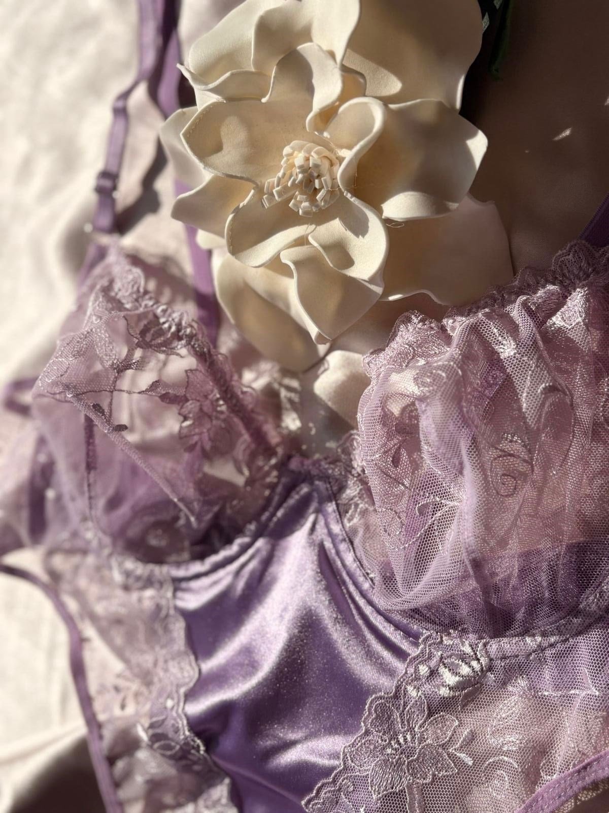 Lila Dantel ve Saten Detaylı Transparan Body 80-B