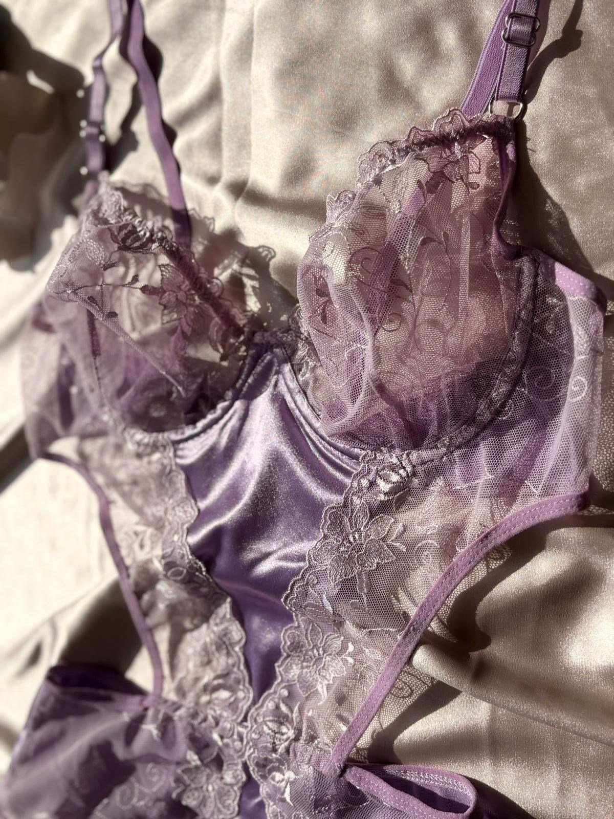 Lila Dantel ve Saten Detaylı Transparan Body 80-B