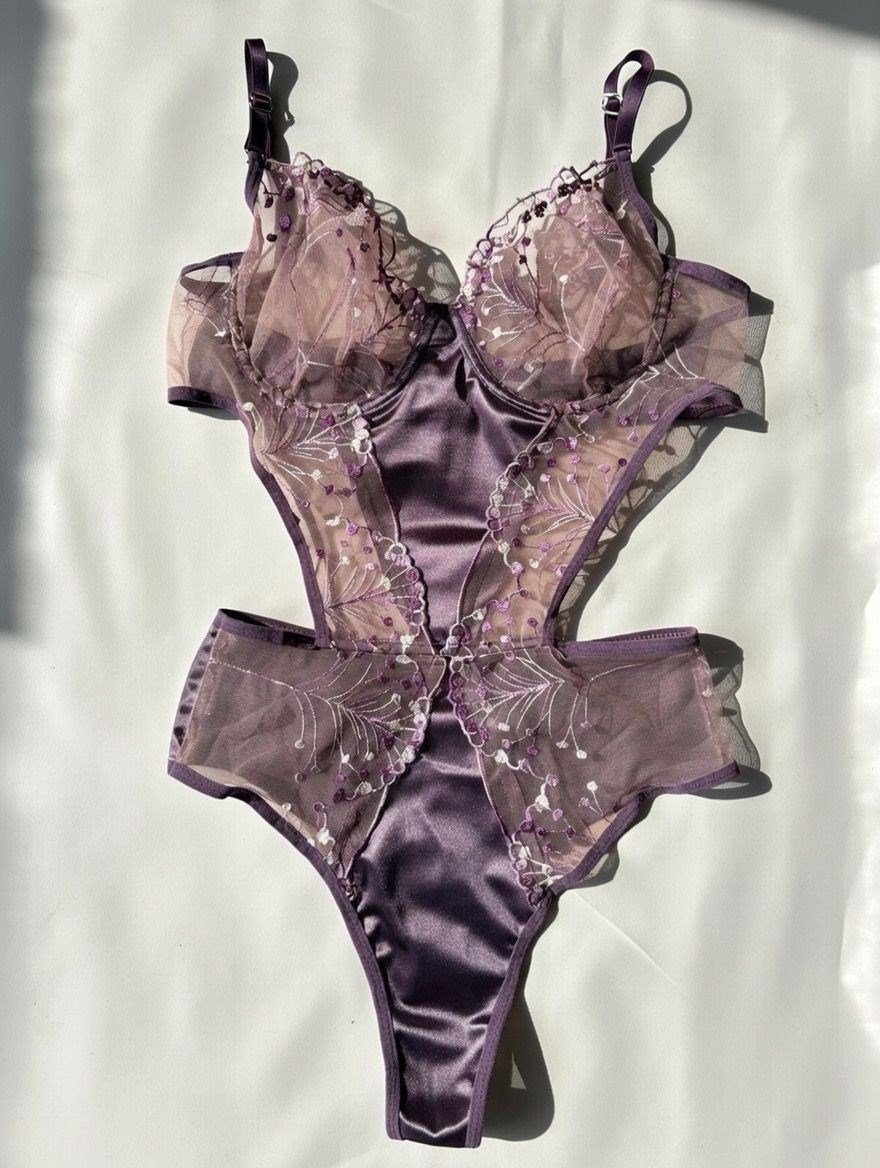Mor İşlemeli Transparan Saten Detaylı Body 85B