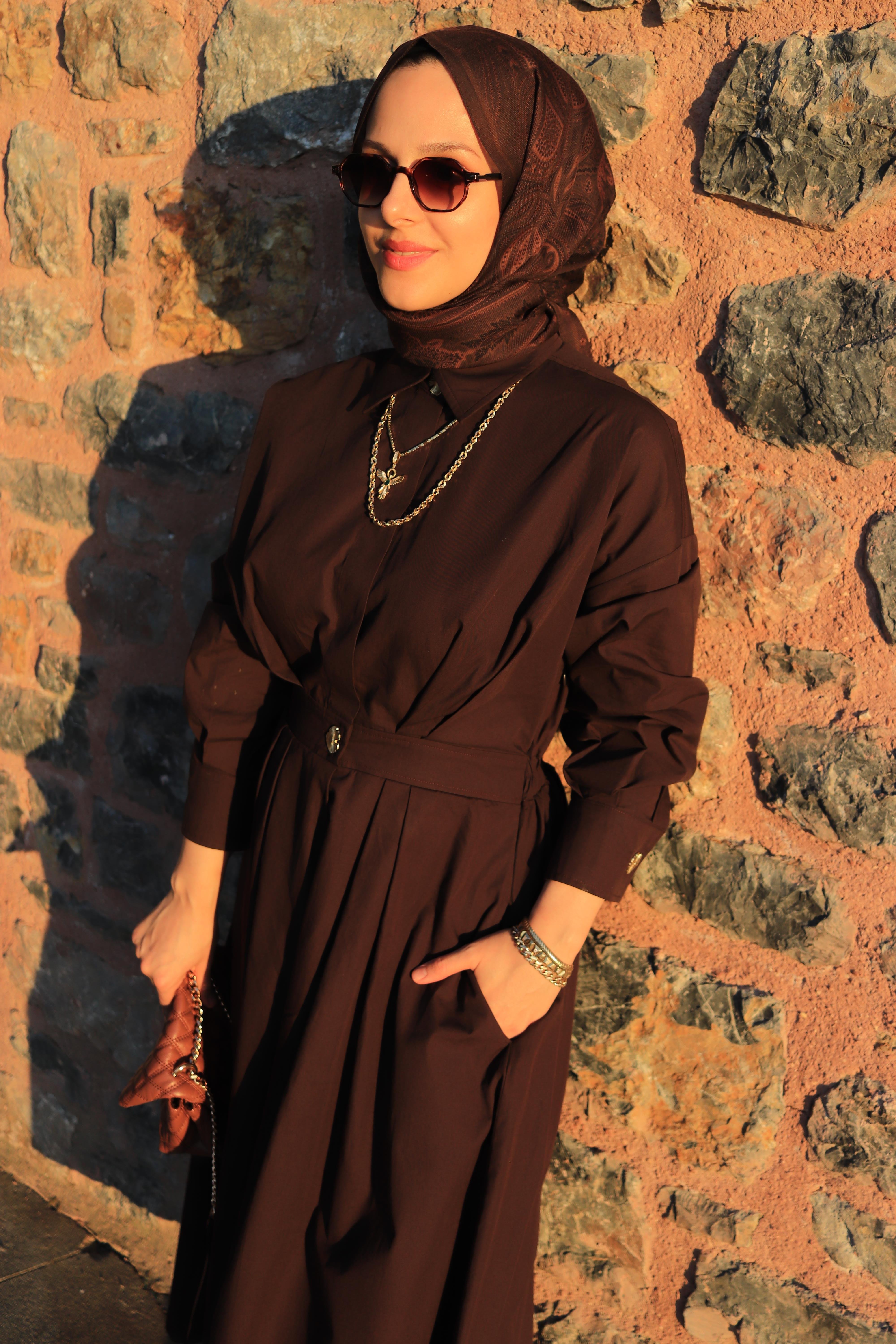 PİLELİ POPLİN ELBİSE - KAHVERENGİ (%100 PAMUK)