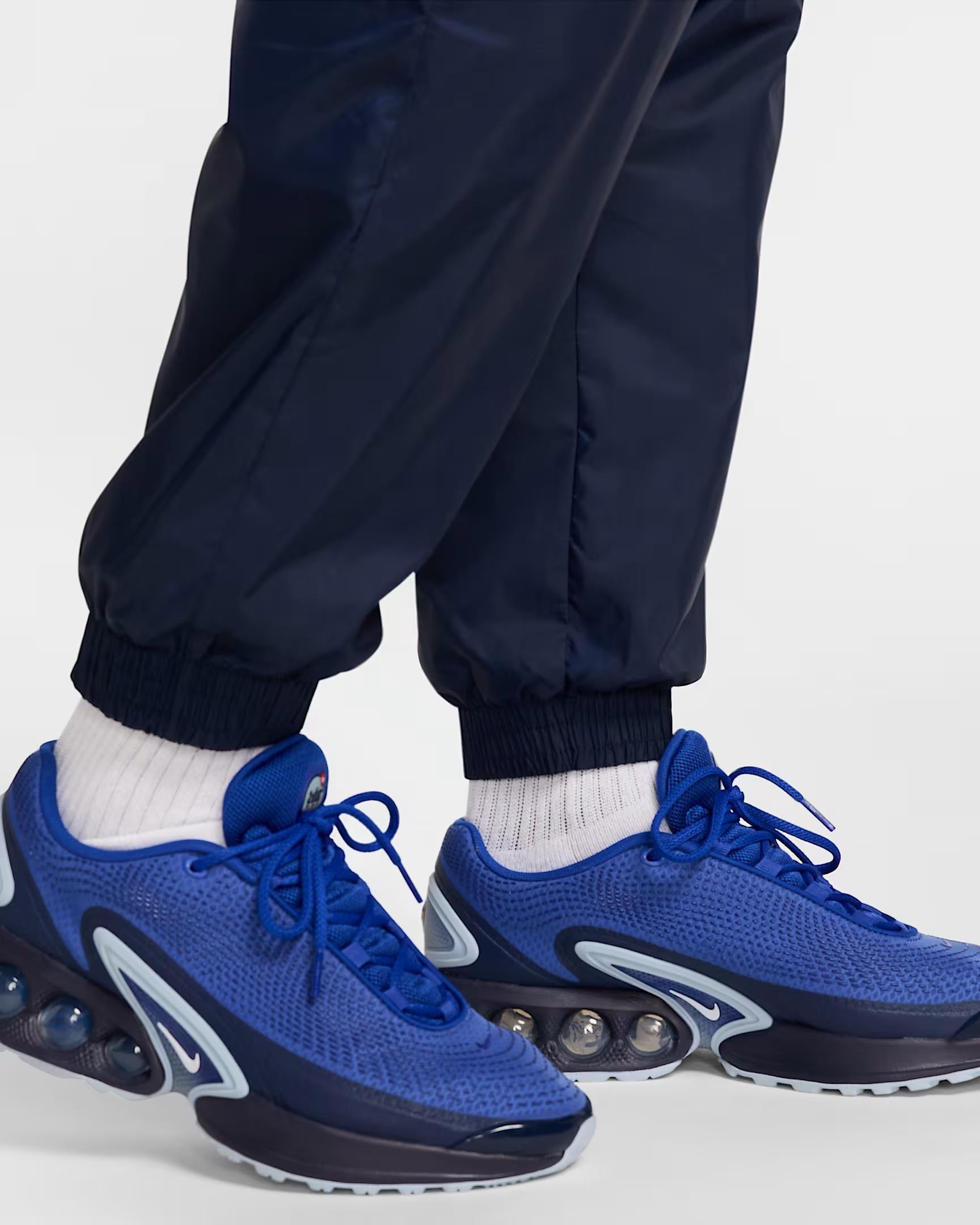 Nike Club Dokuma Erkek Eşofmanı