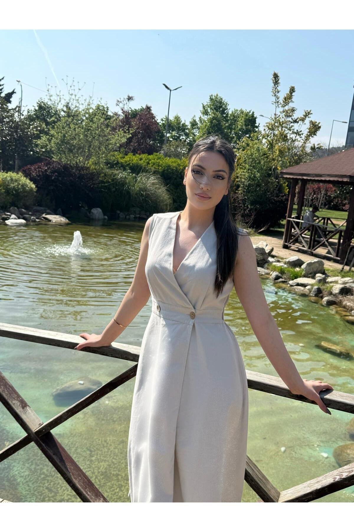 Bej rengi Düğmeli kruvaze elbise
