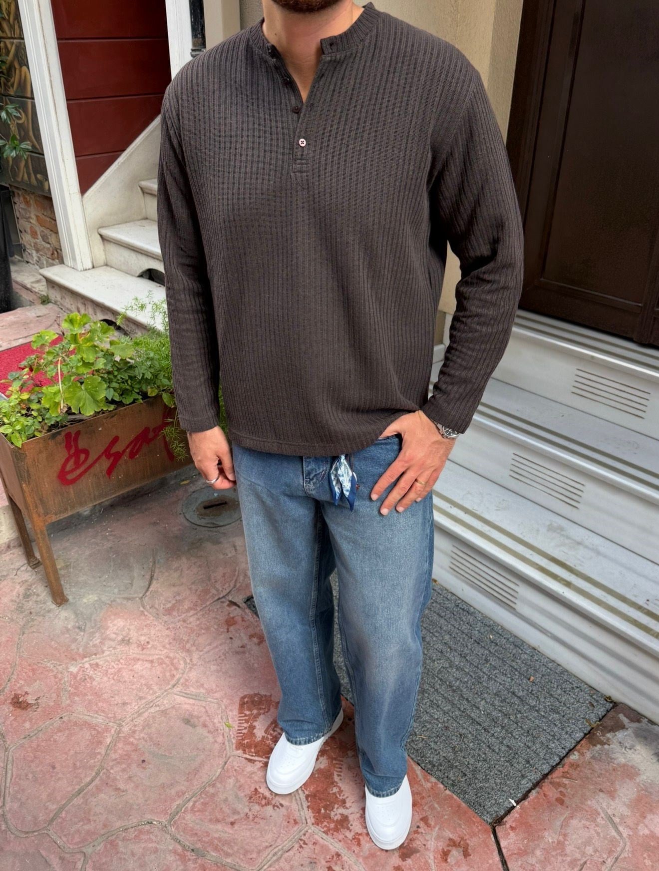 Kahverengi Henley Yaka Sweatshirt