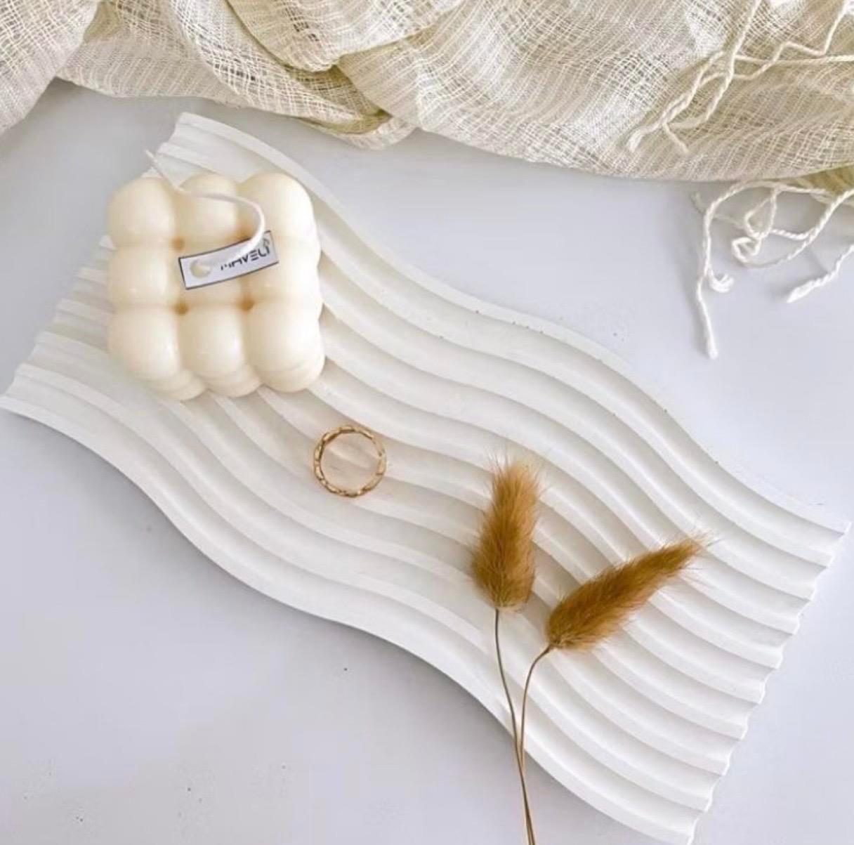 Dalga Desenli Minimal Takı Tabağı