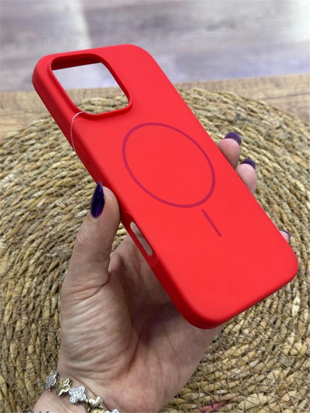 iPhone 16 Pro Max Kılıf - MagSafe Lansman, İçi Kadife