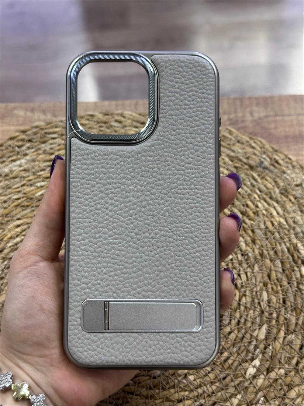 iPhone 16 Pro Max Kılıf - Standlı