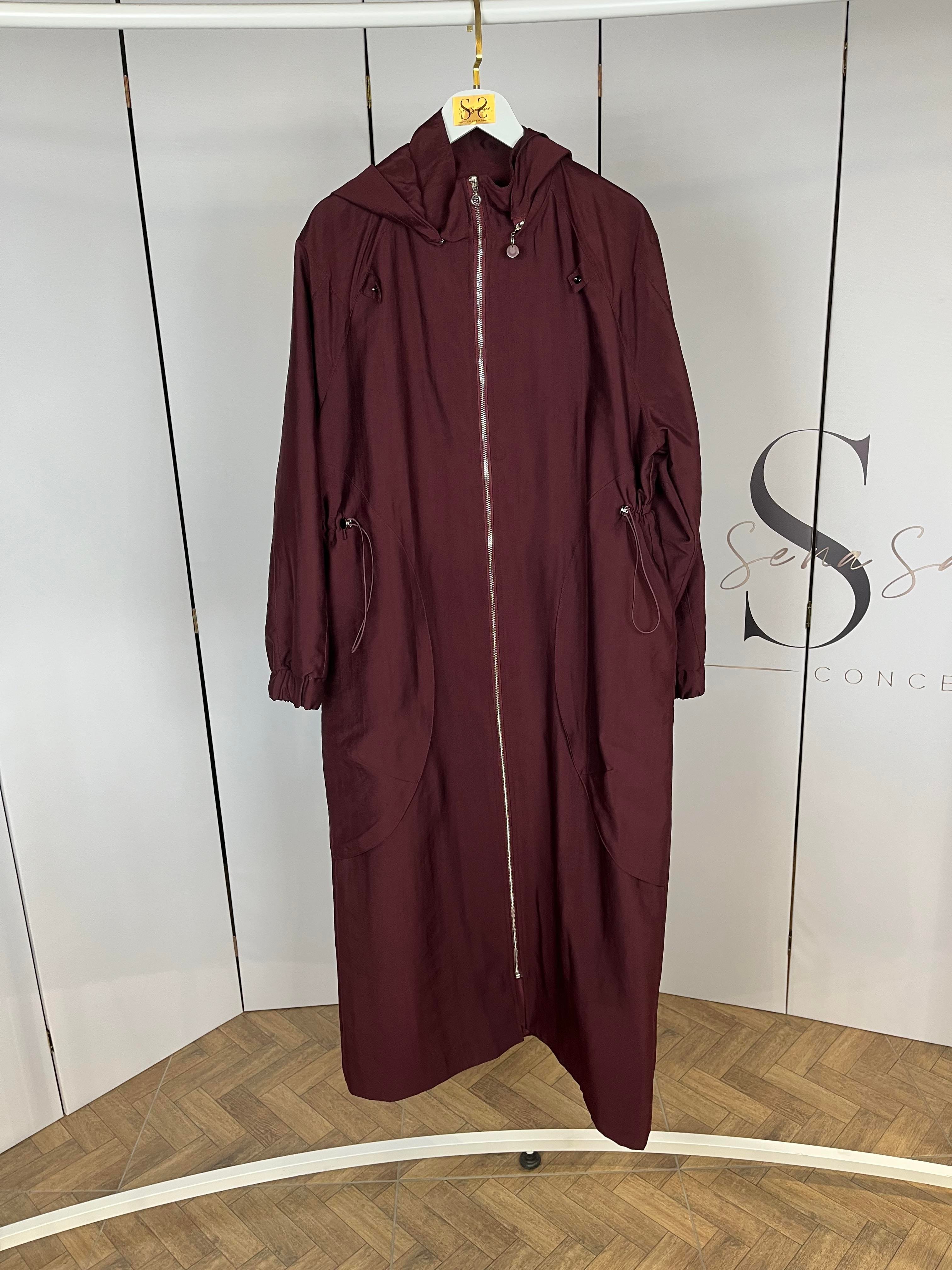 YANLARI ALLERLİ KAPÜŞONLU TRENÇKOT