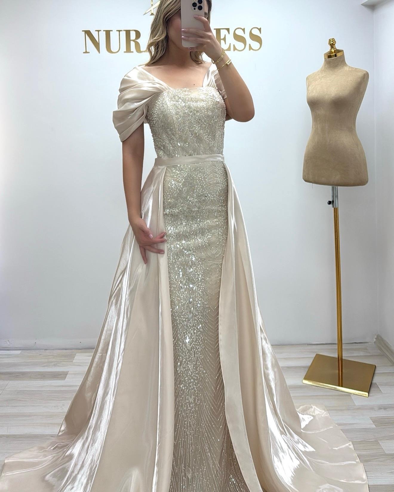 gold taşlı palerinli abiye
