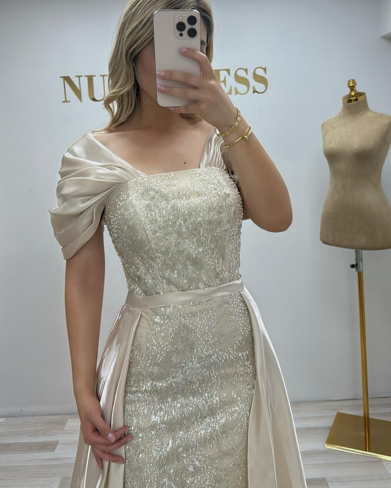 gold taşlı palerinli abiye