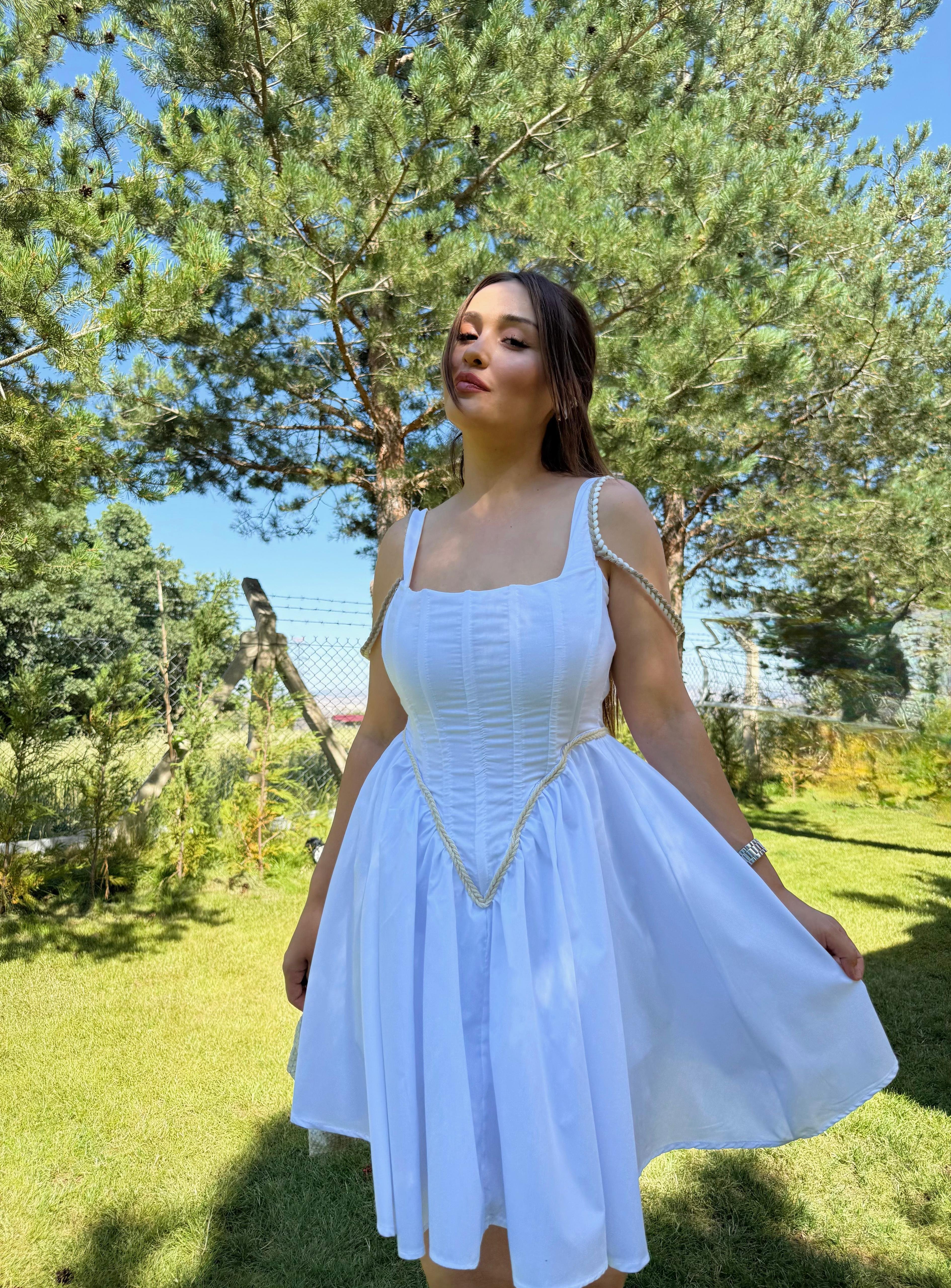 Beyaz Korseli Tasarım Elbiss