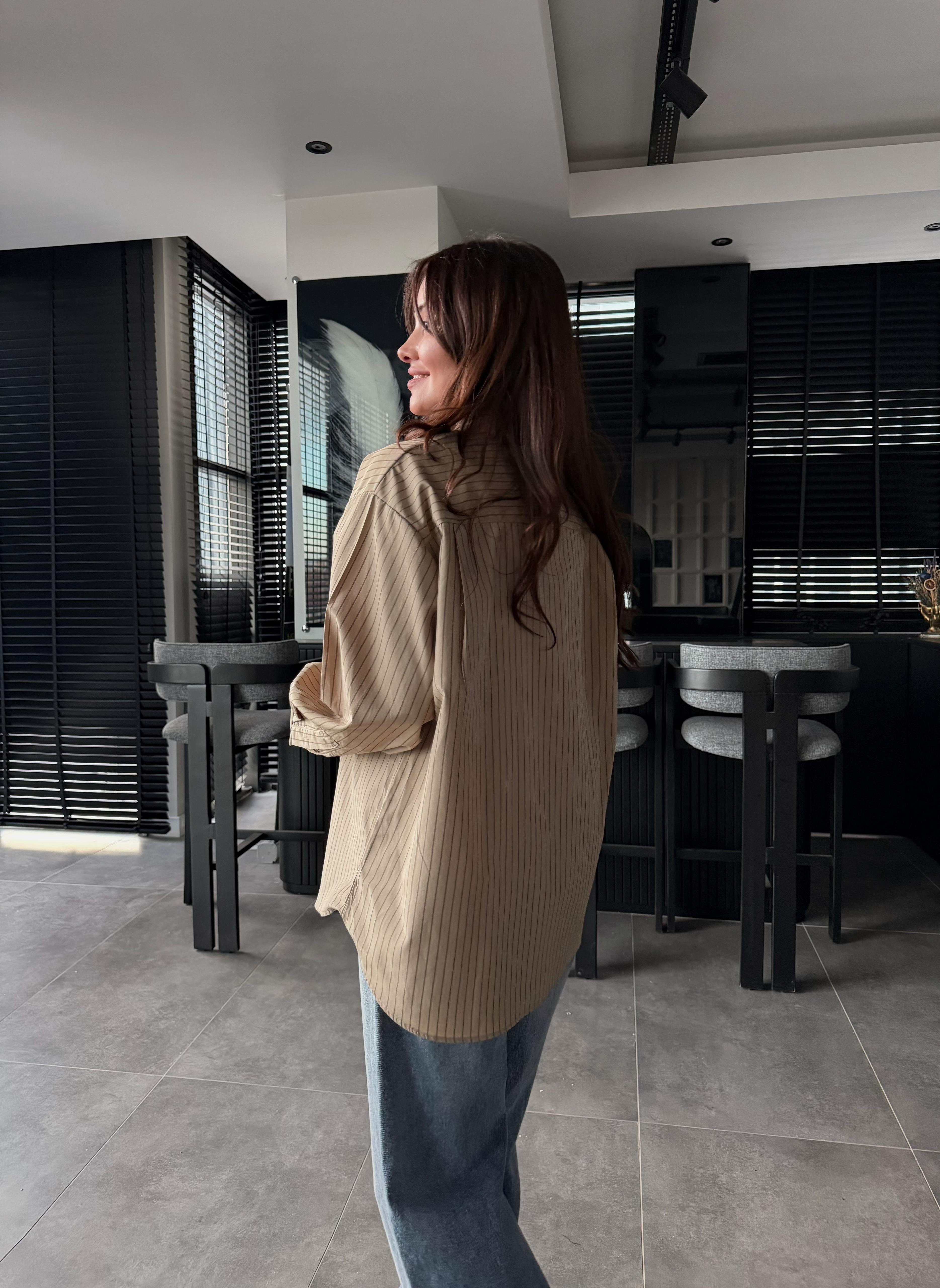 ÇİZGİLİ FULARLI GÖMLEK