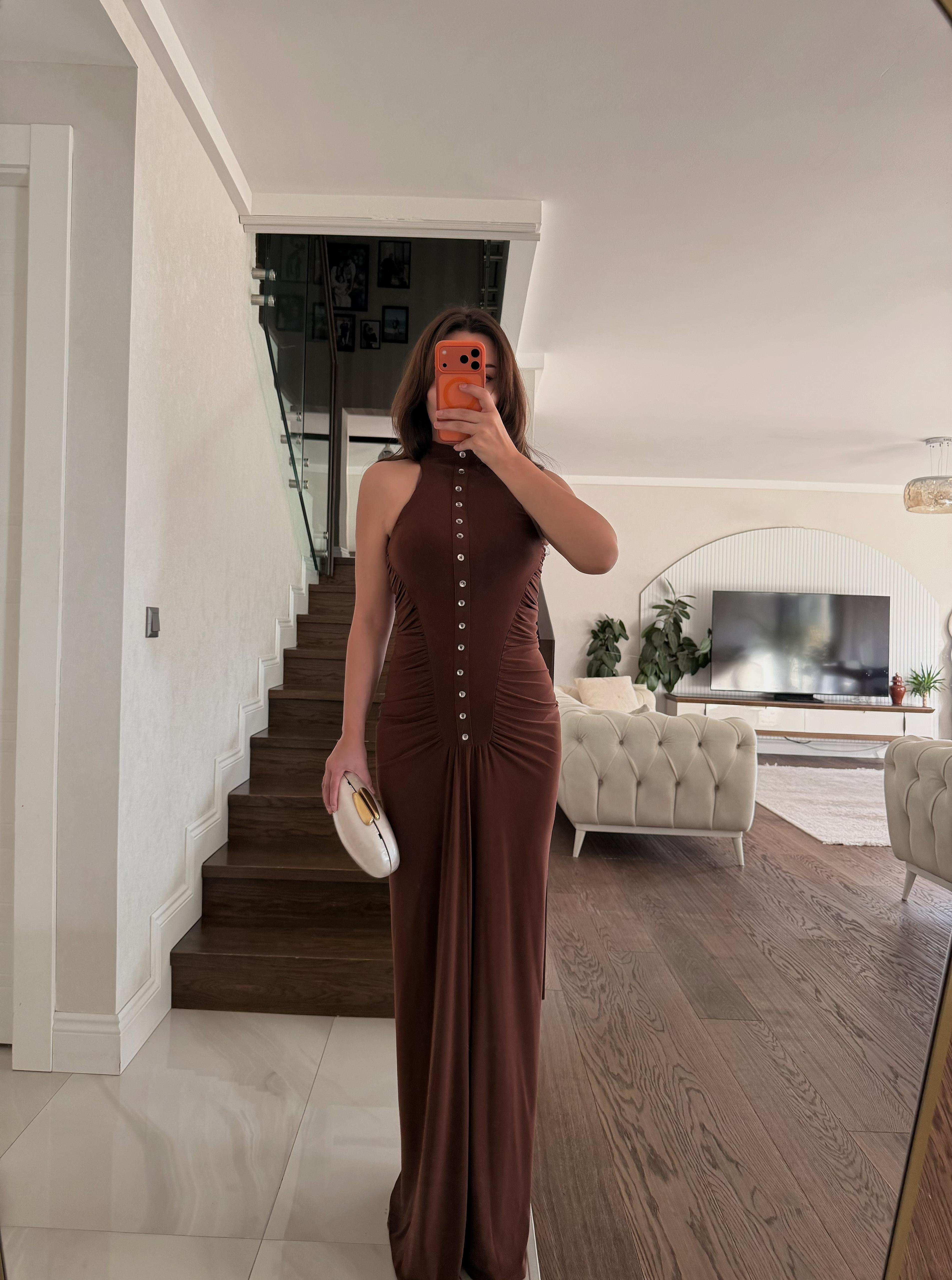 DÜĞME DETAYLI BÜZGÜLÜ ELBİSE
