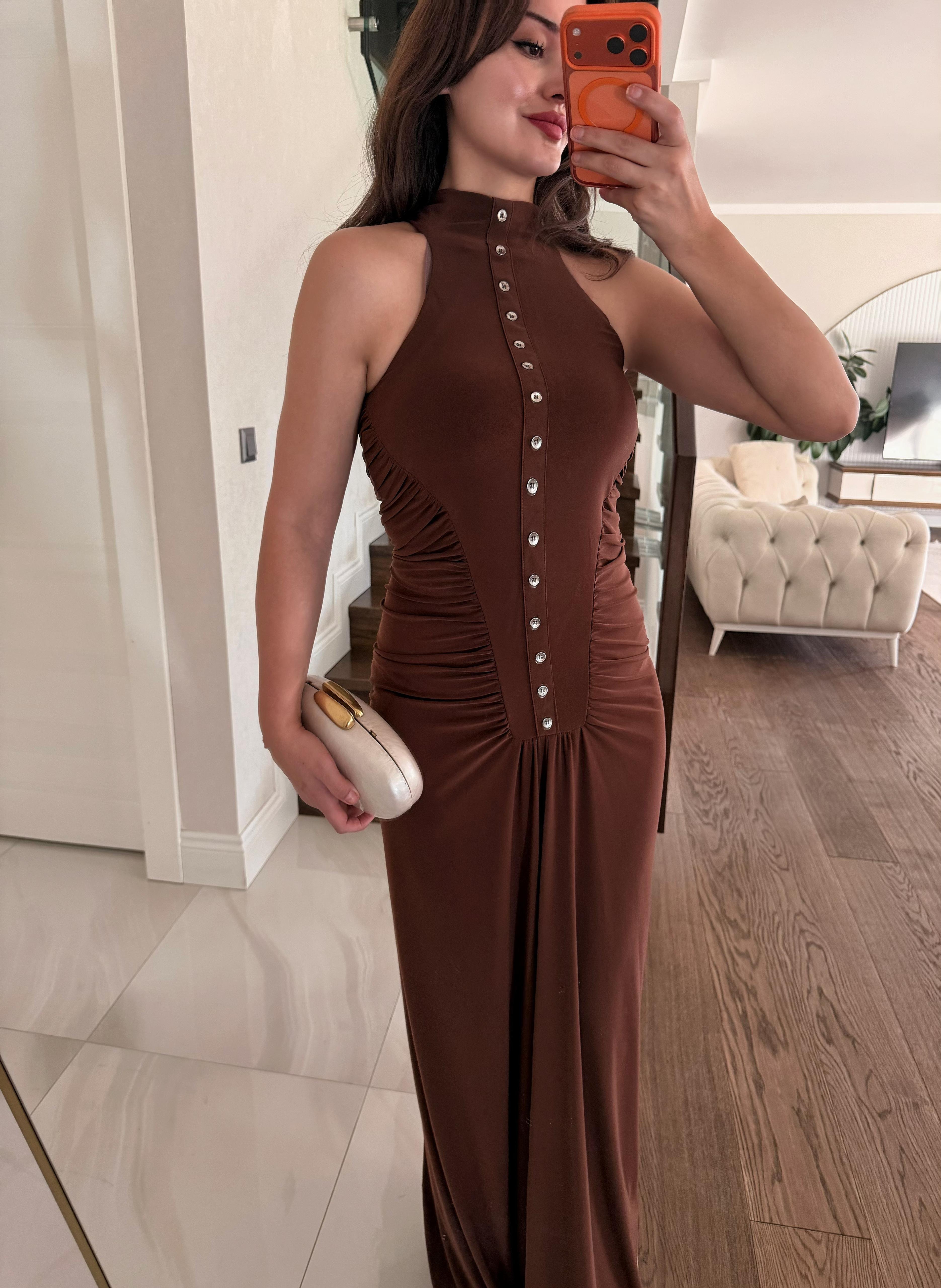 DÜĞME DETAYLI BÜZGÜLÜ ELBİSE