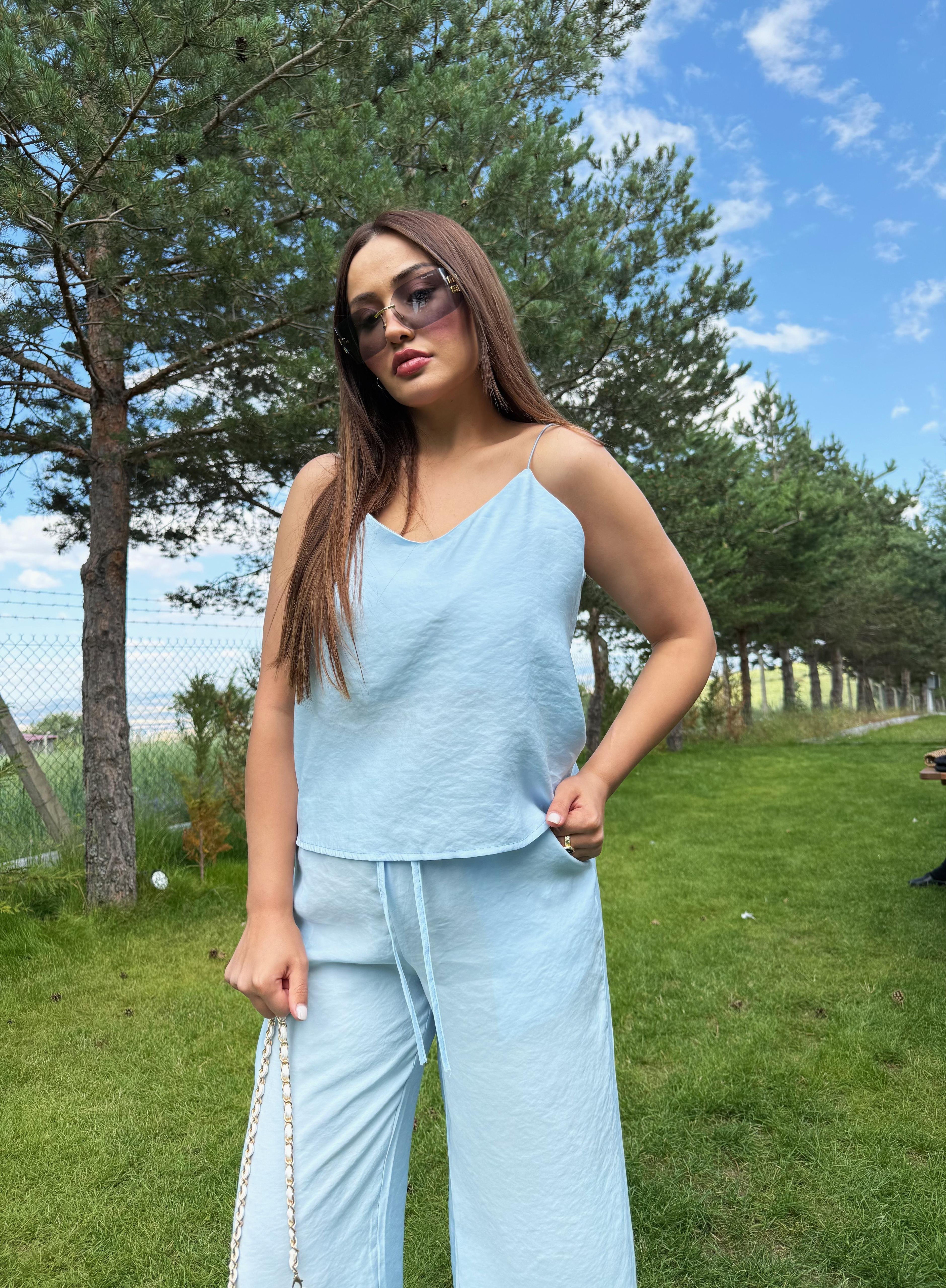 İp Askılı Mavi Takım