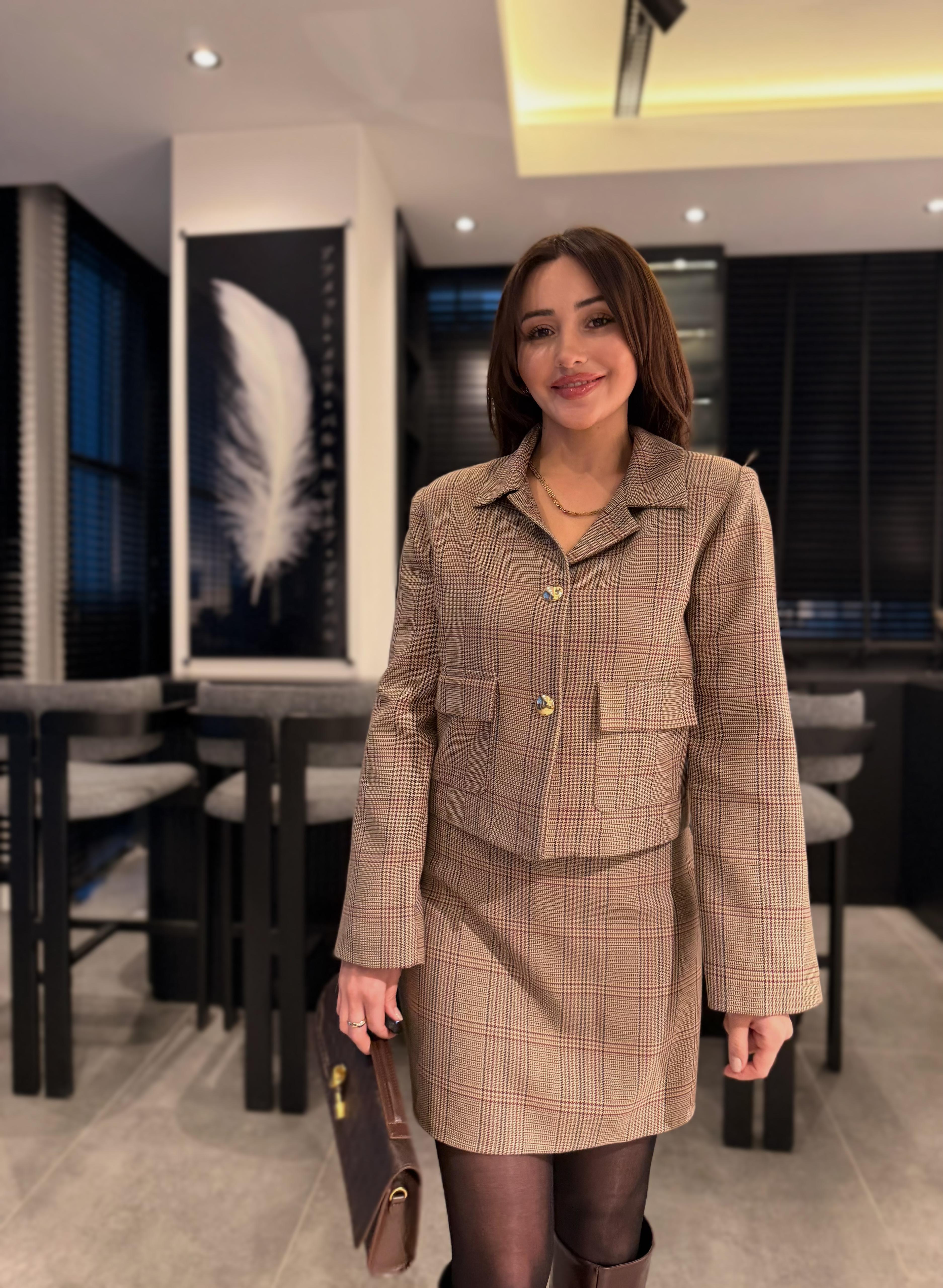 KAZ AYAĞI DESENLİ MODEL CEKET