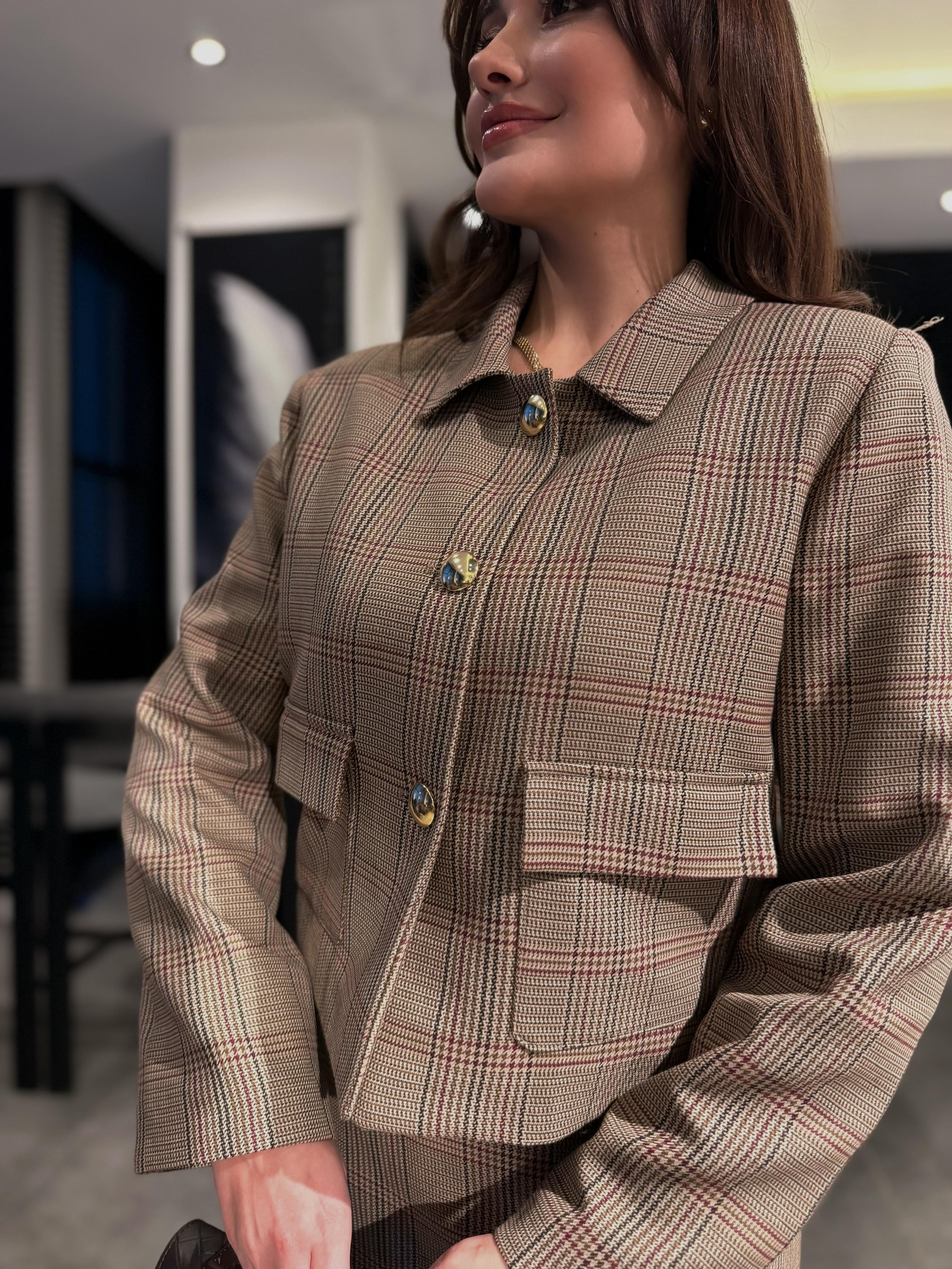 KAZ AYAĞI DESENLİ MODEL CEKET