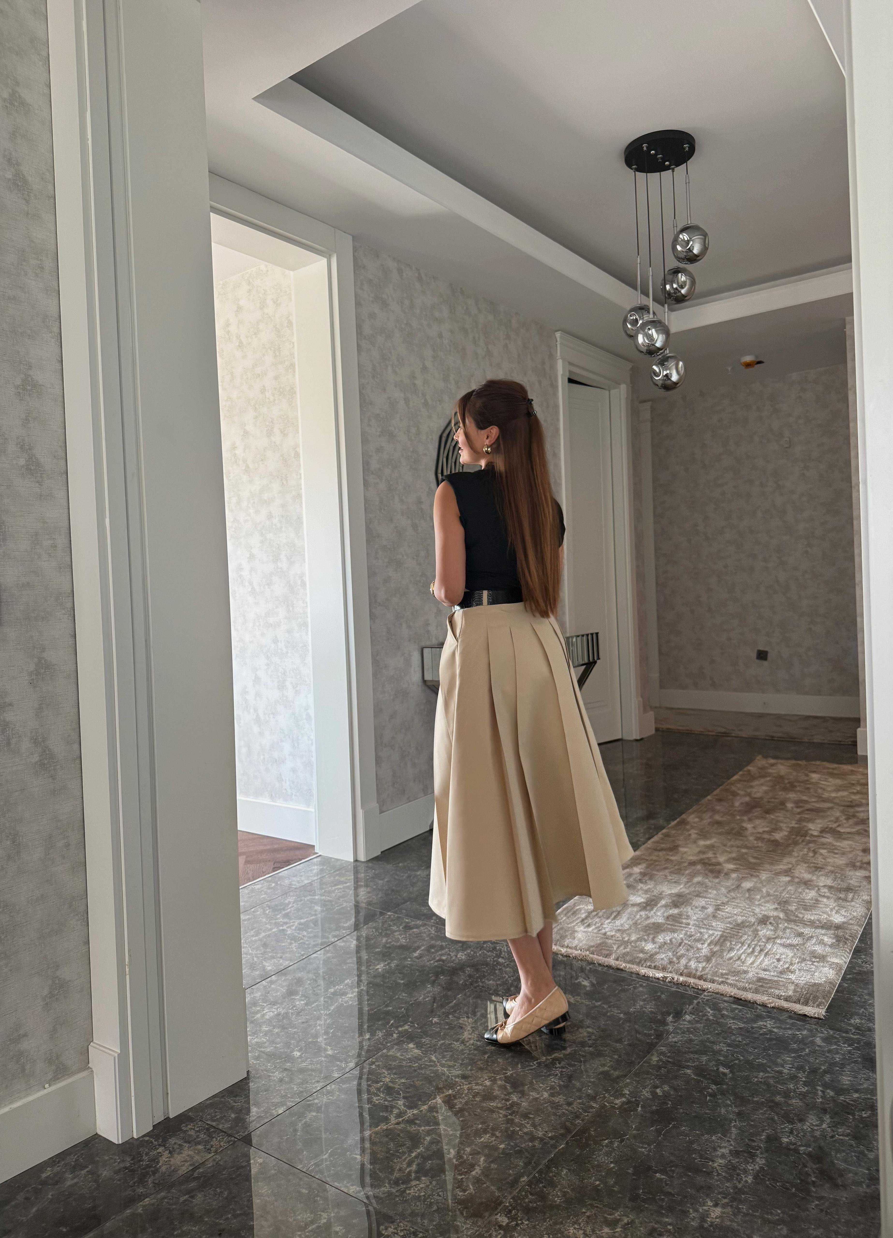 Kemerli Bej Siyah Kontrast Midi Elbise