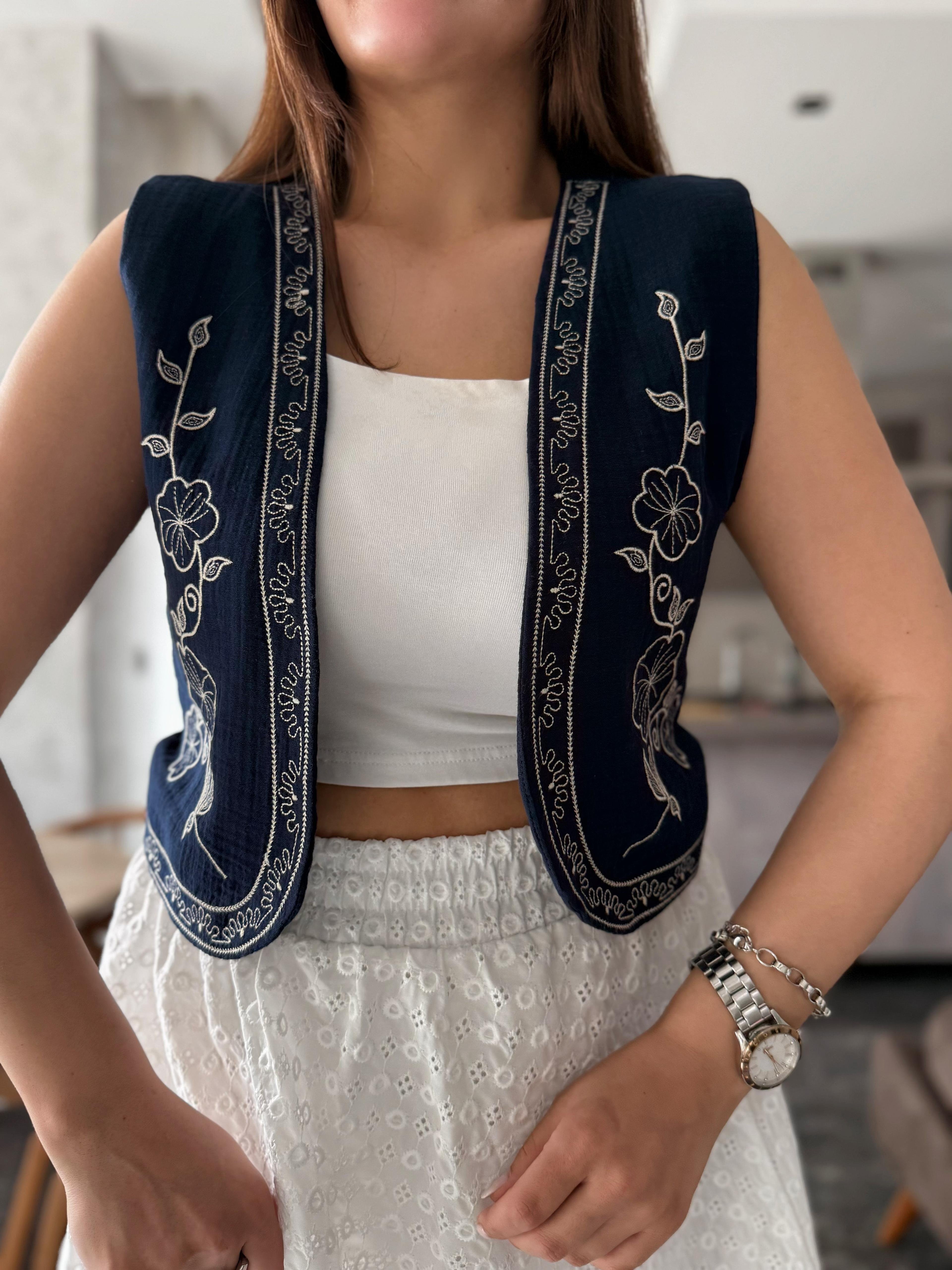 Nakış İşlemeli Yelek