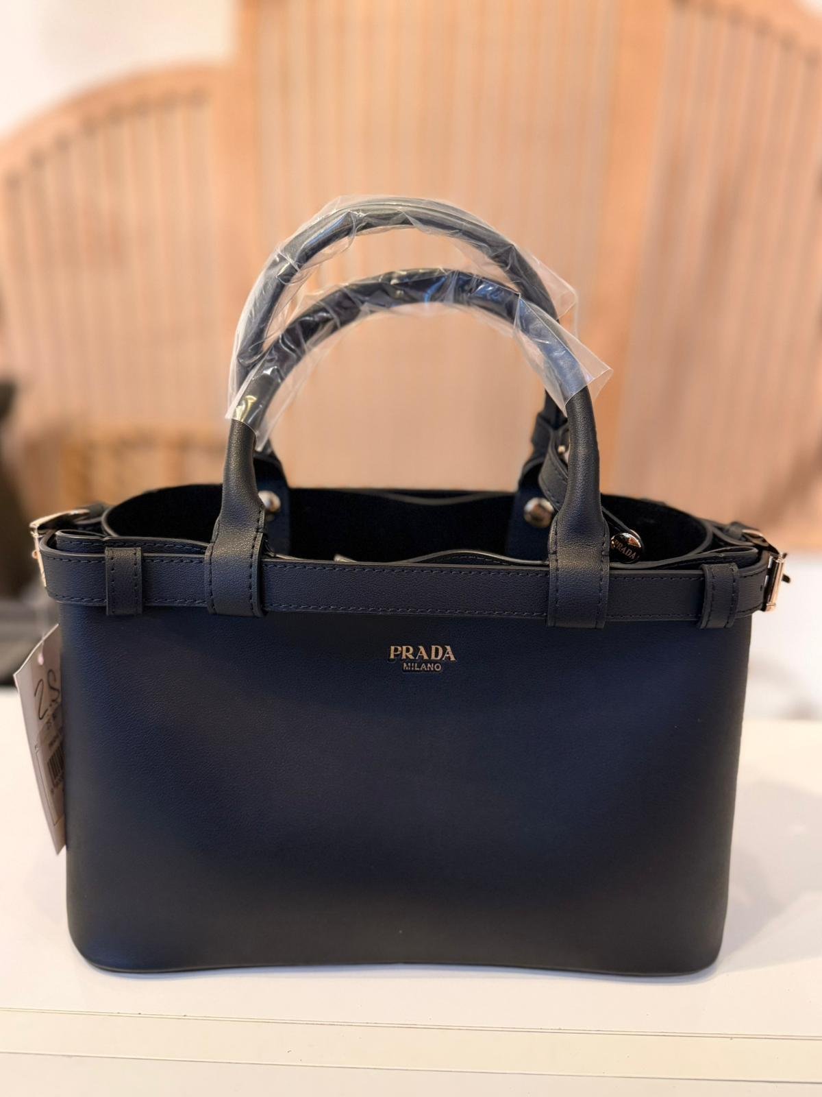 PRADA ÇANTA