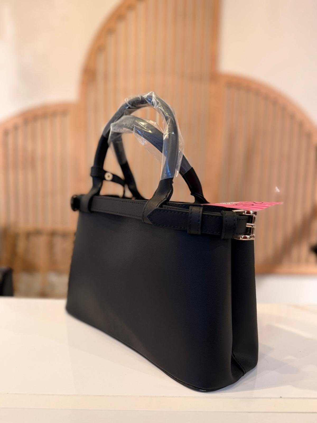PRADA ÇANTA