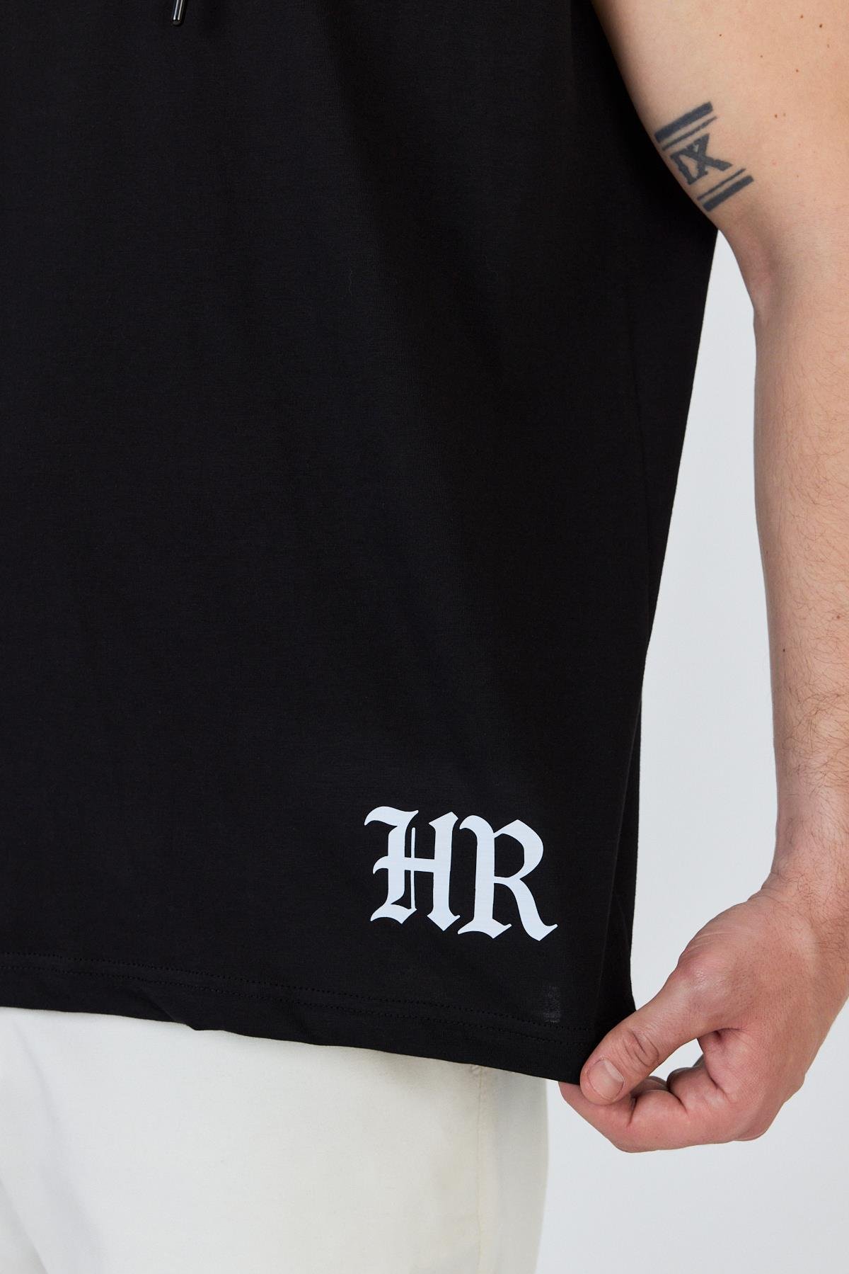 Erkek Sıfır Kol Garnili Kapüşonlu T-Shirt