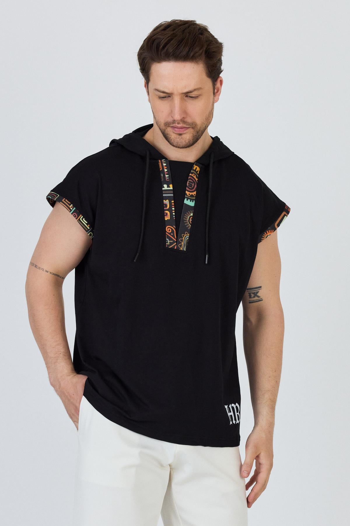 Erkek Sıfır Kol Garnili Kapüşonlu T-Shirt