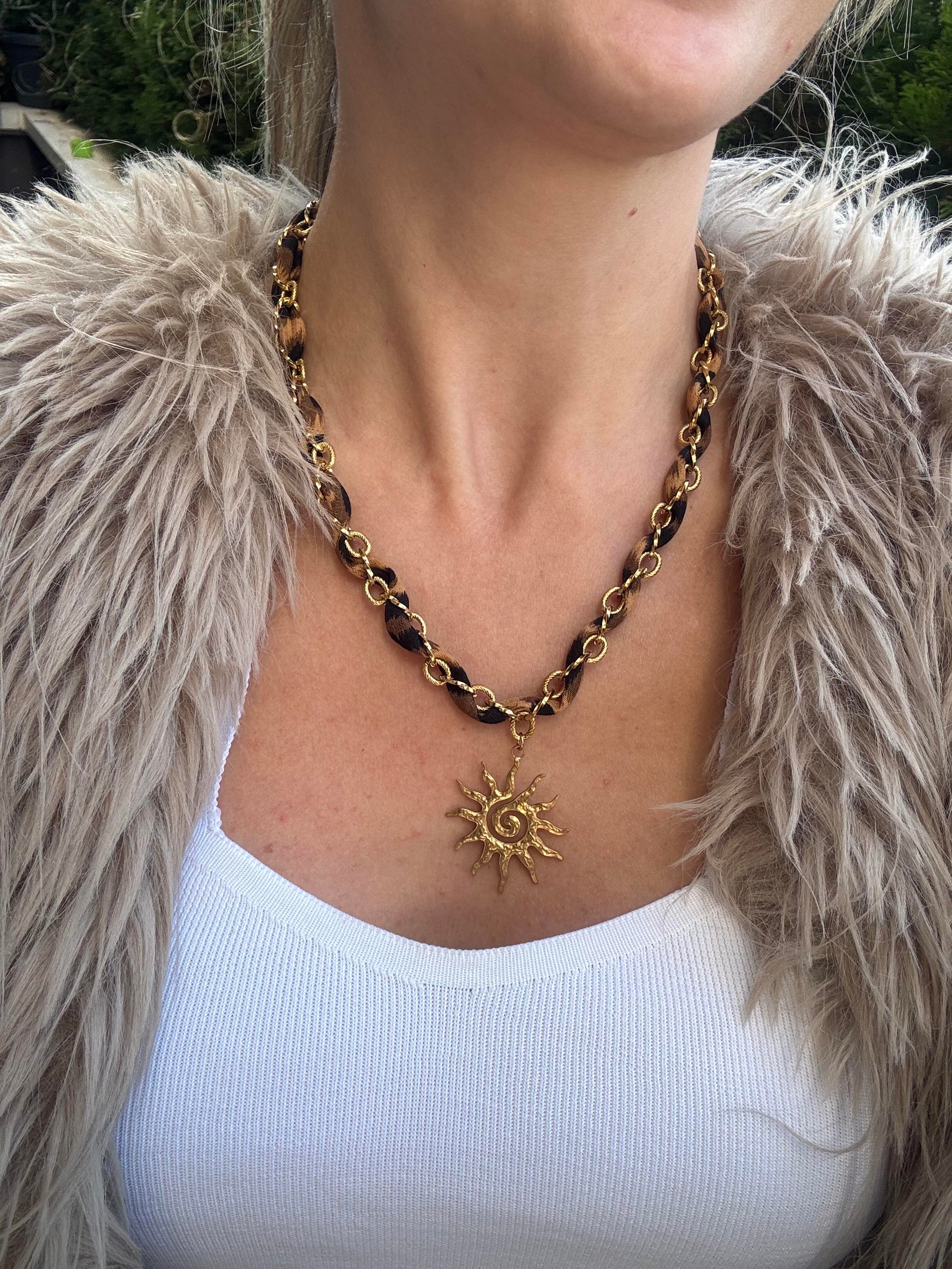 Çelik Leopar Desenli Güneş Kolye