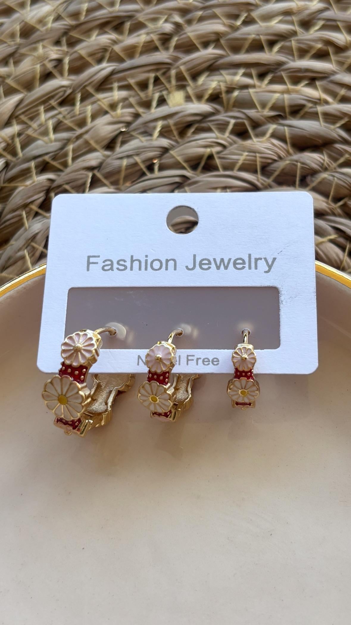 Çiçekli Mineli Üçlü Küpe