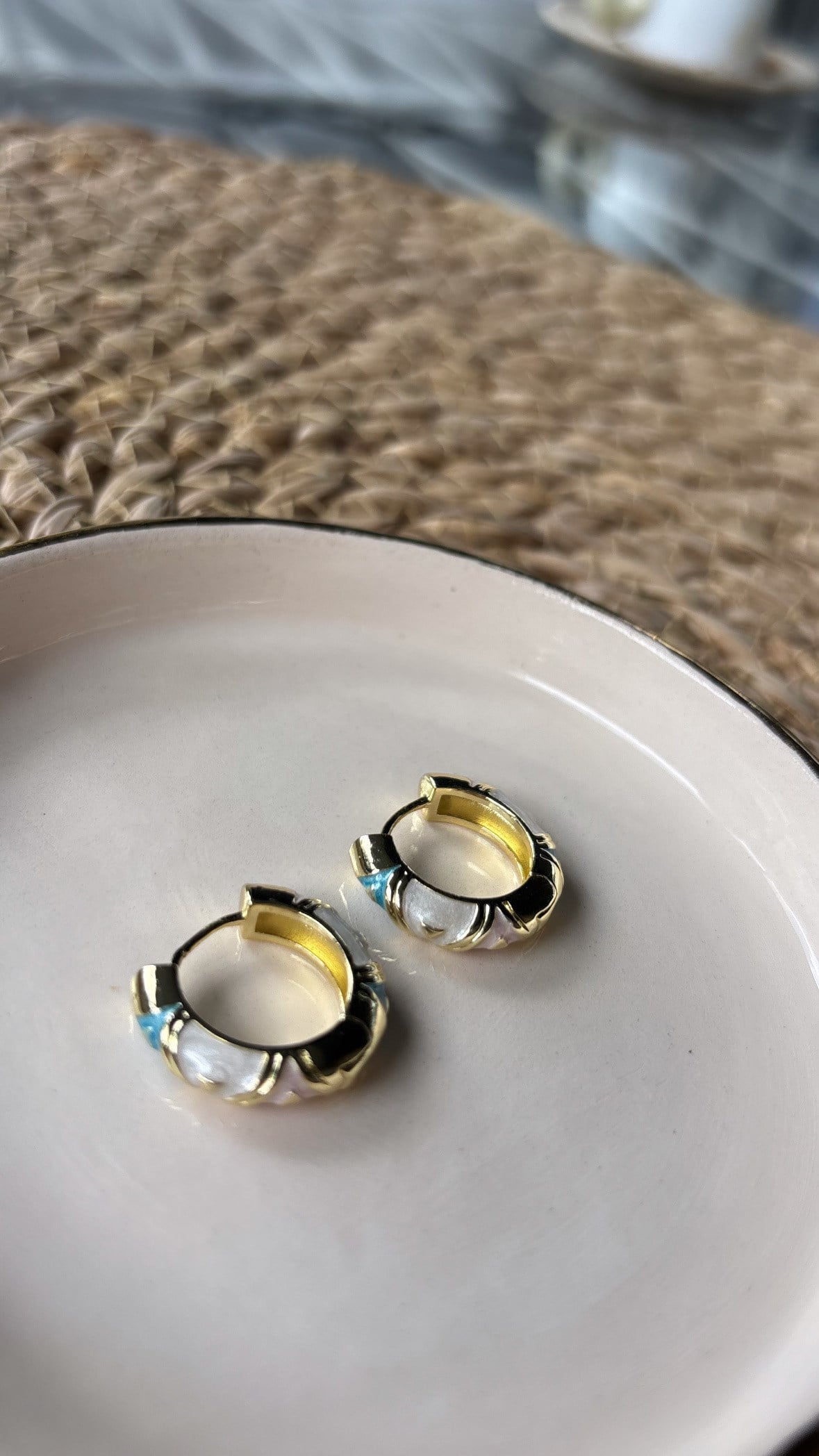 Gold Renkli Mineli Küpe