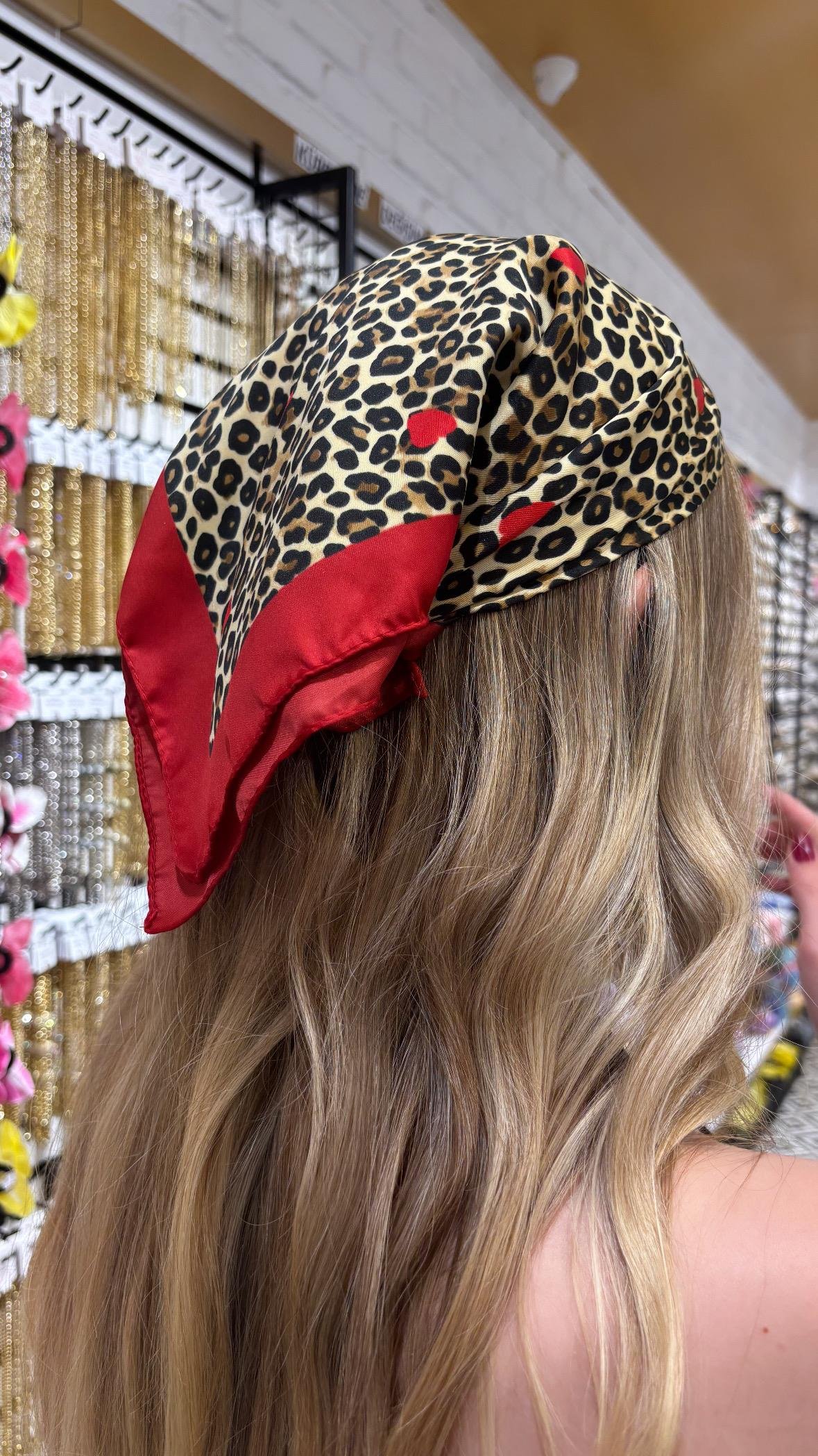 Kırmızı Leoparlı Fular