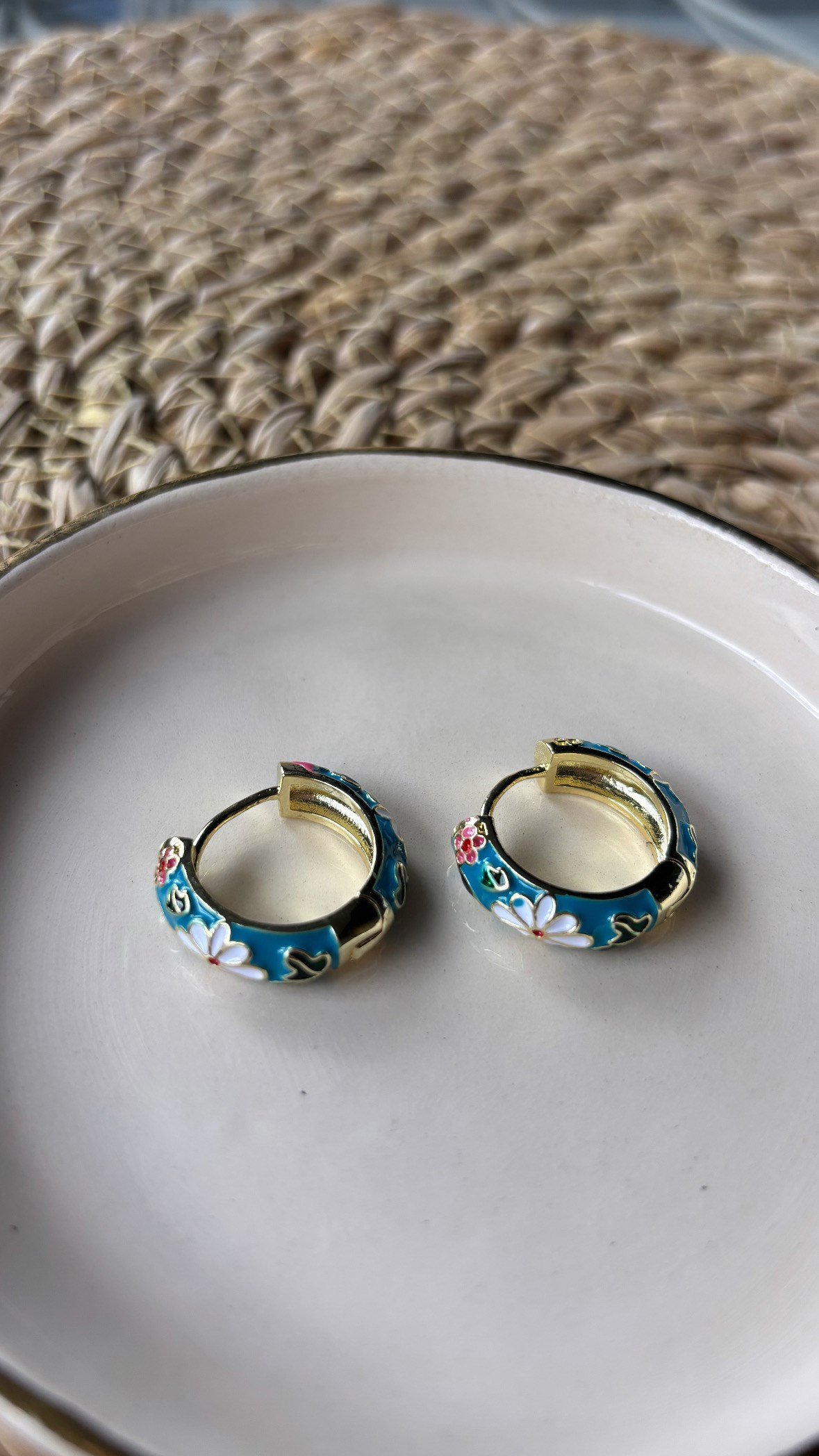 Mavi Çiçekli Mineli Küpe